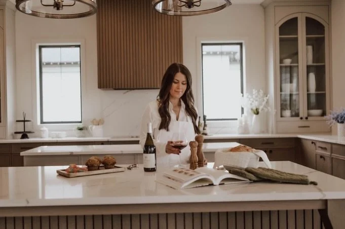 &ldquo;I am rooted, but I flow&rdquo; &mdash; Virginia Woolf

#stillness #perspective #creativeenergy #inmyownlane #alignment #sundaythoughts