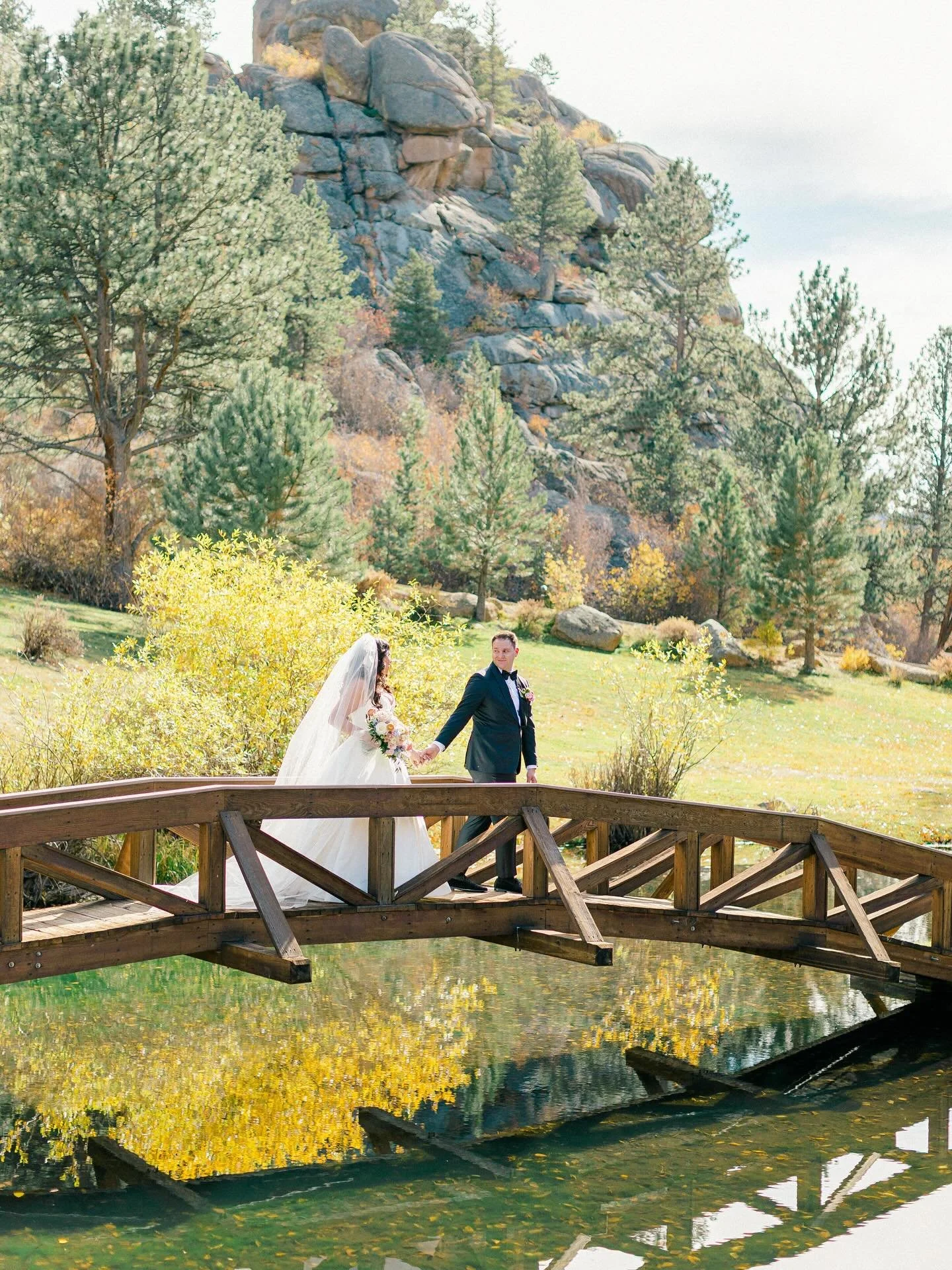 Heading up to one of my favorite venues this weekend in Estes Park for K+S&rsquo;s wedding day.

We have been planning this day for about 2 years now and I cannot wait for Saturday!!!

Photographer: @taylornicolephotography_
Venue: @blackcanyoninn
Pl