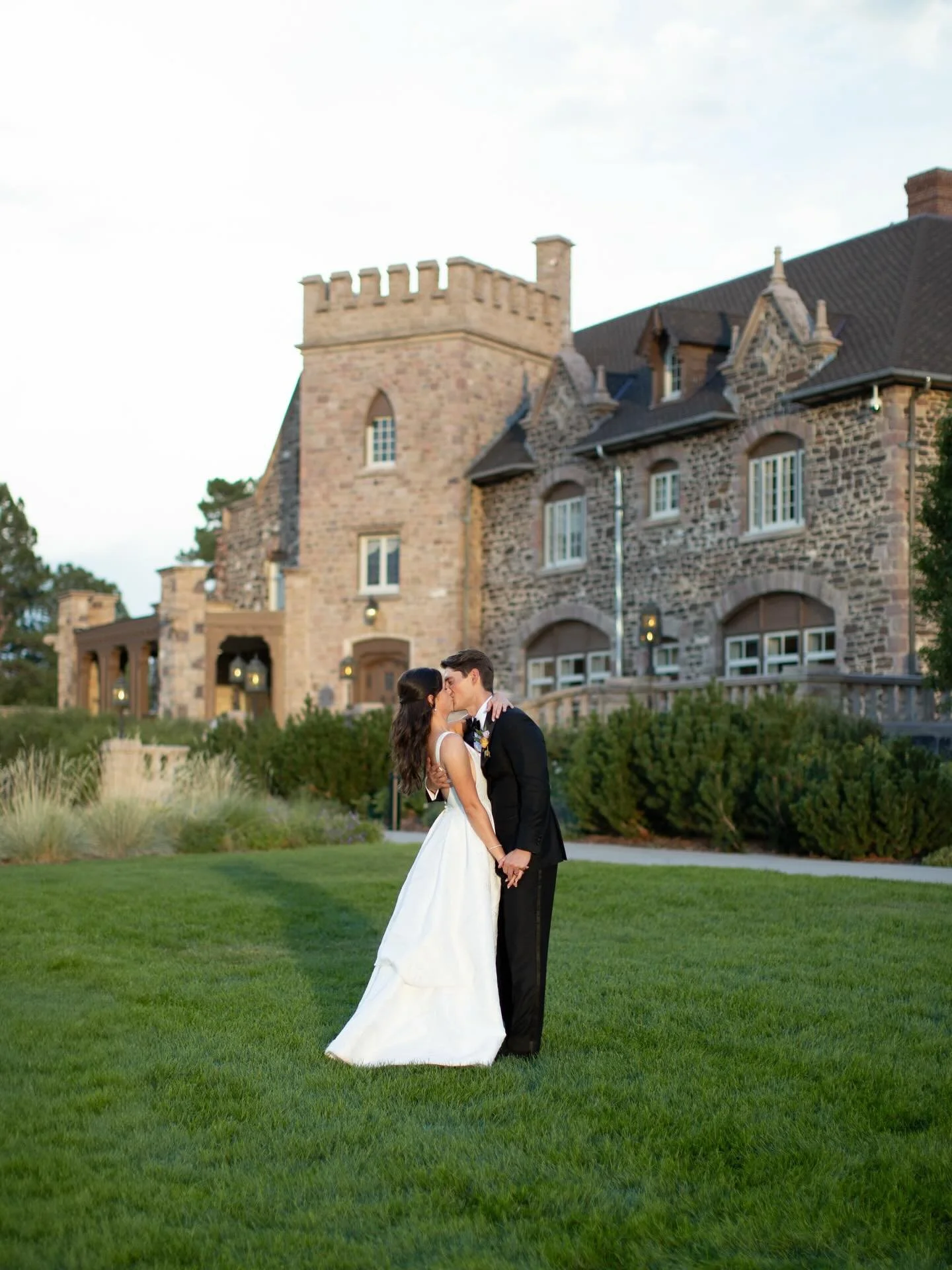 I simply cannot wait for more weddings at the Mansion this year!!!

Photography: @emilymaephoto
Venue: @highlands_ranch_mansion
Planner: @enchanteddesignscolorado
Florals: @emmaleafloral
Hair, Makeup + Skin: @kimjbeauty @dewskindenver
Catering: @enco