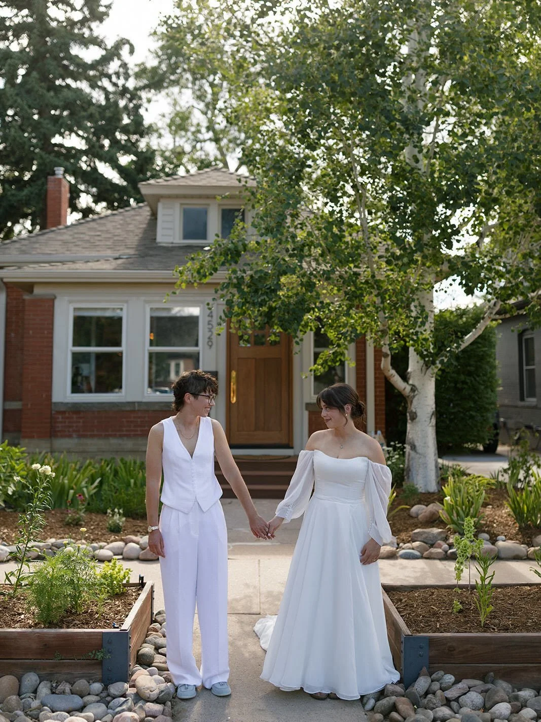 Sydney + Jenny

S+J had the most perfect wedding at their own home in June.  It was filled with their favorite people and you would really and truly feel the love that they had for their family + friends and that they all had for the couple.

From th