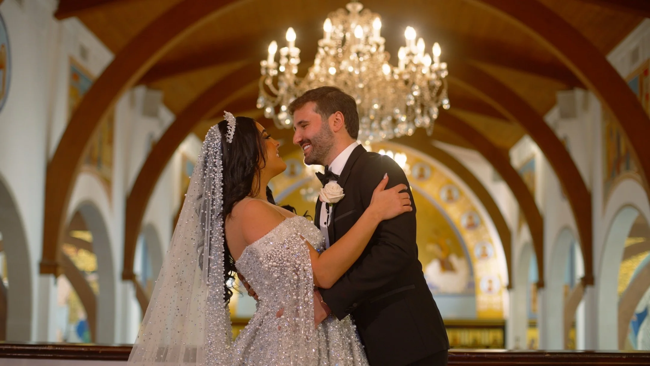 nothing shines brighter than the smiles of two people in love on the most magical day ever. ✨

#houstonweddingvideo #houstonweddings #houstonvideographer #houstonweddingvideography