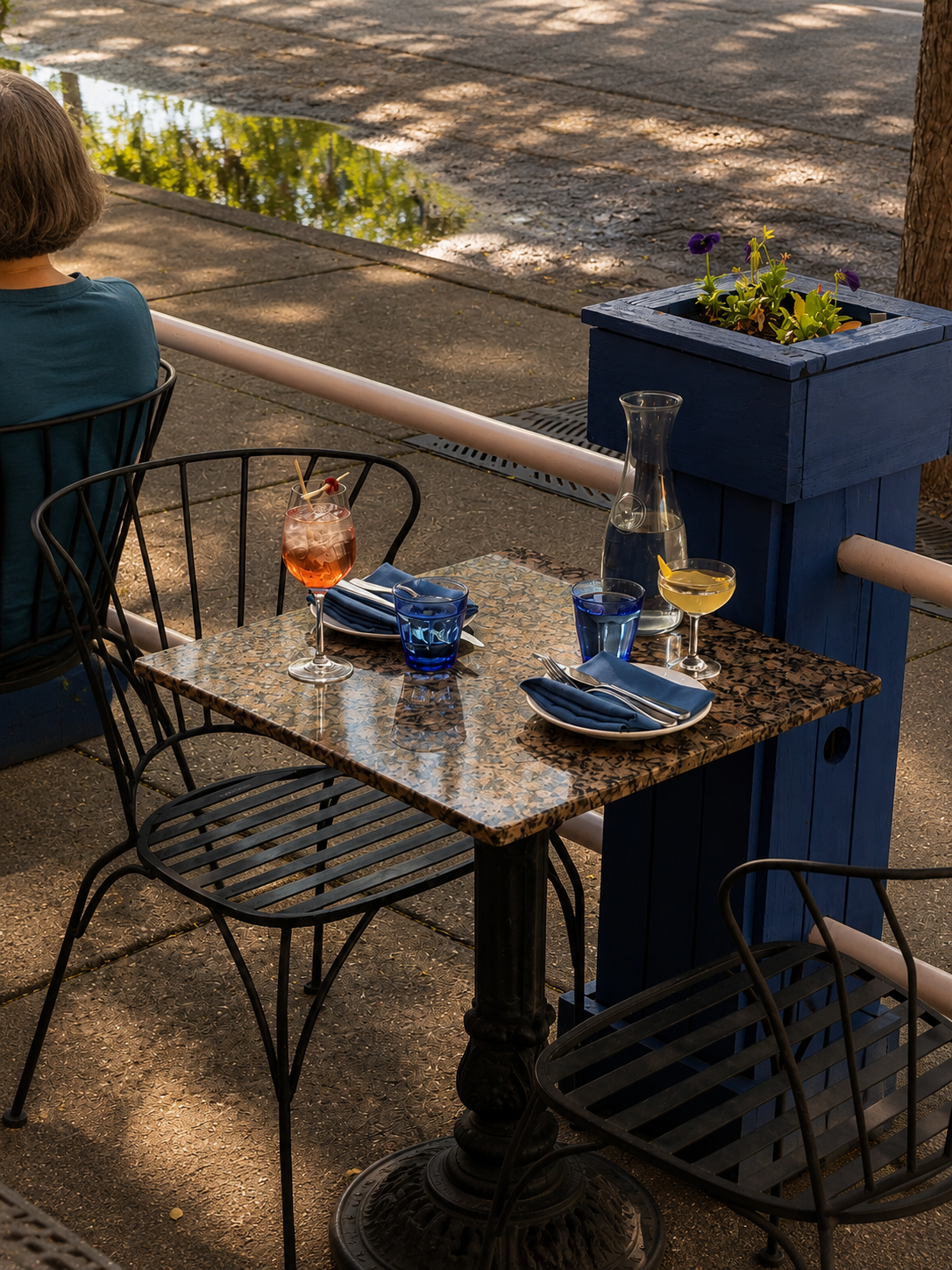 patio in logan square - bar parisette outdoor dining