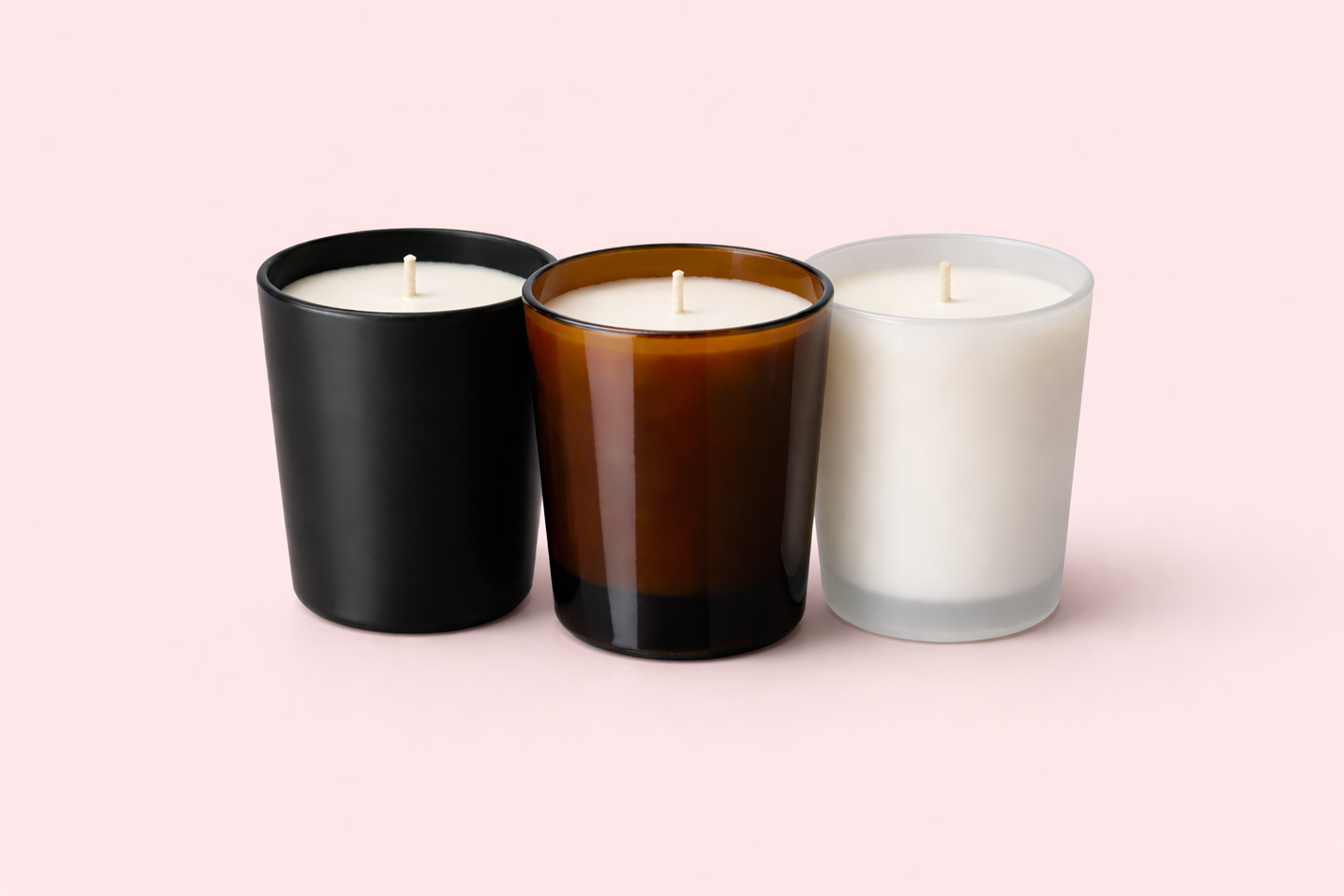 Elegante Duftkerzen in einer Reihe.png