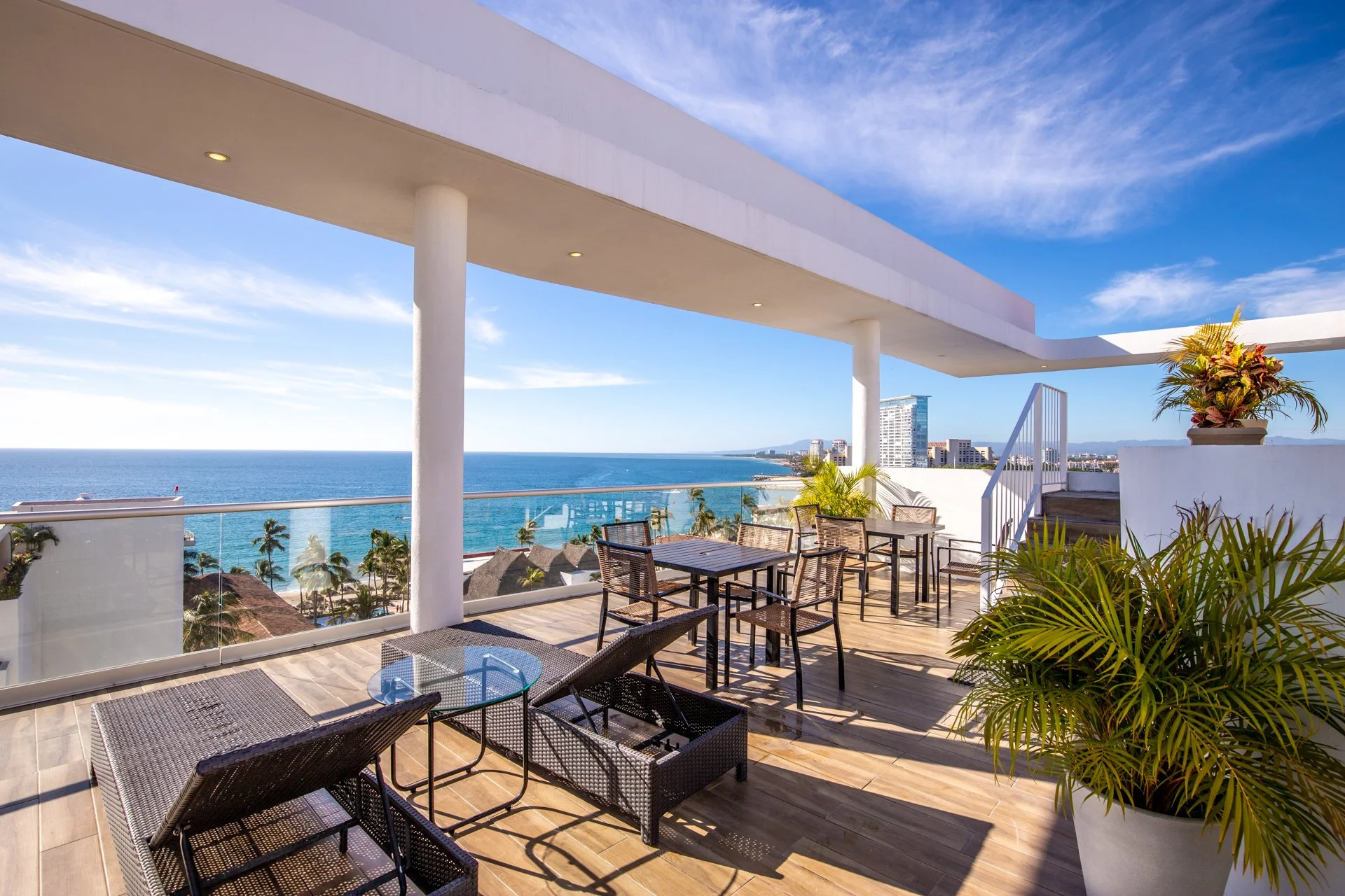 Enjoy the sun on the shared terrace.