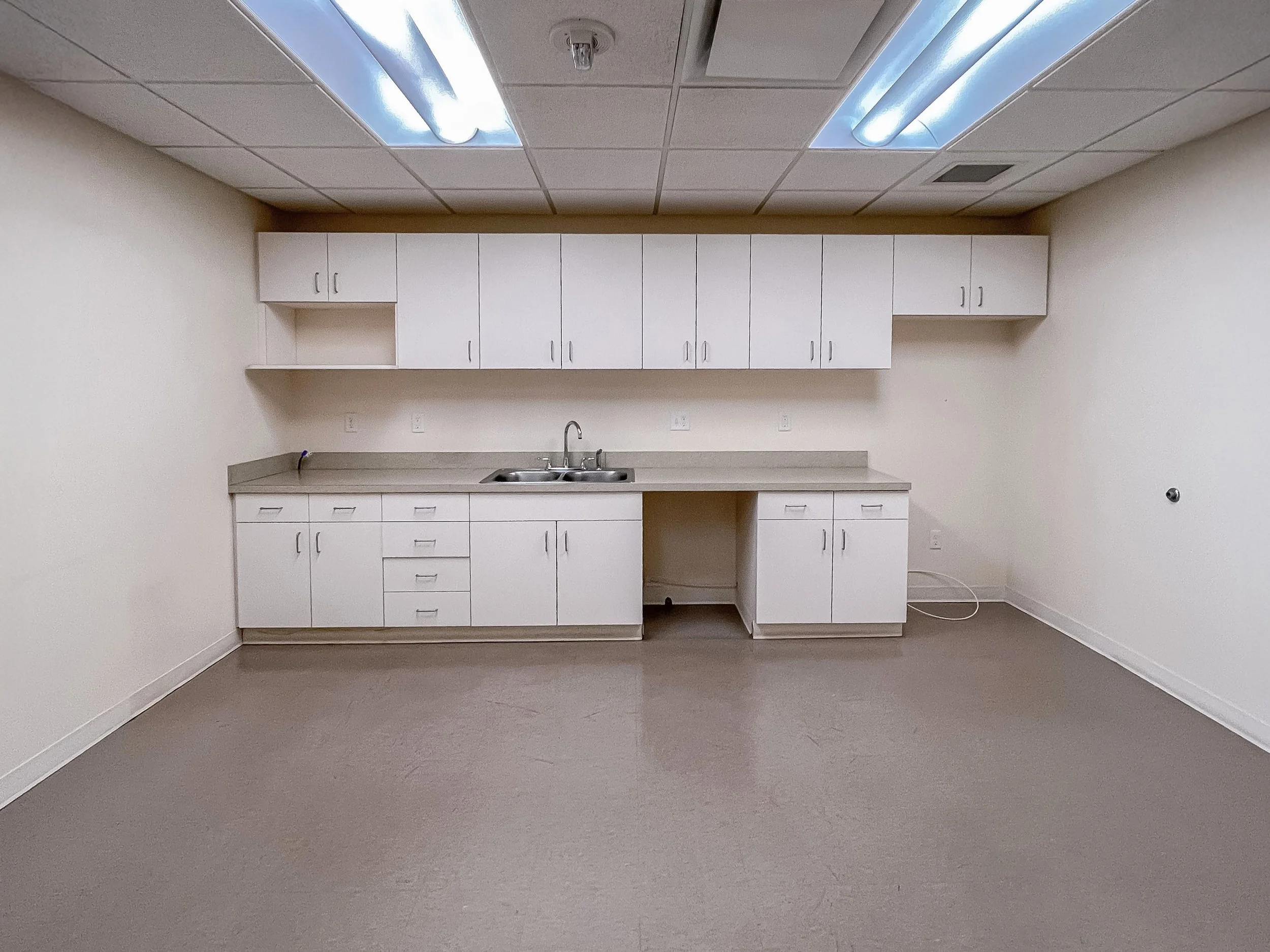 Break room and kitchenette area in Suite 850 at 99 Monroe office building