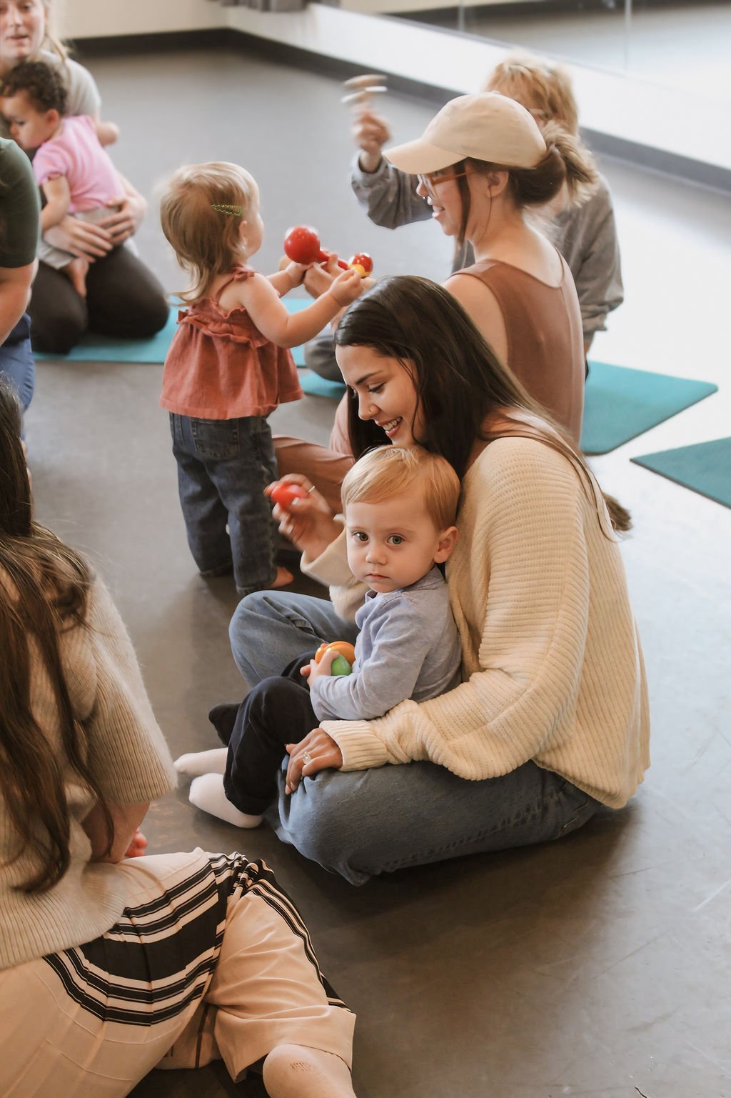 moms and toddlers in music class