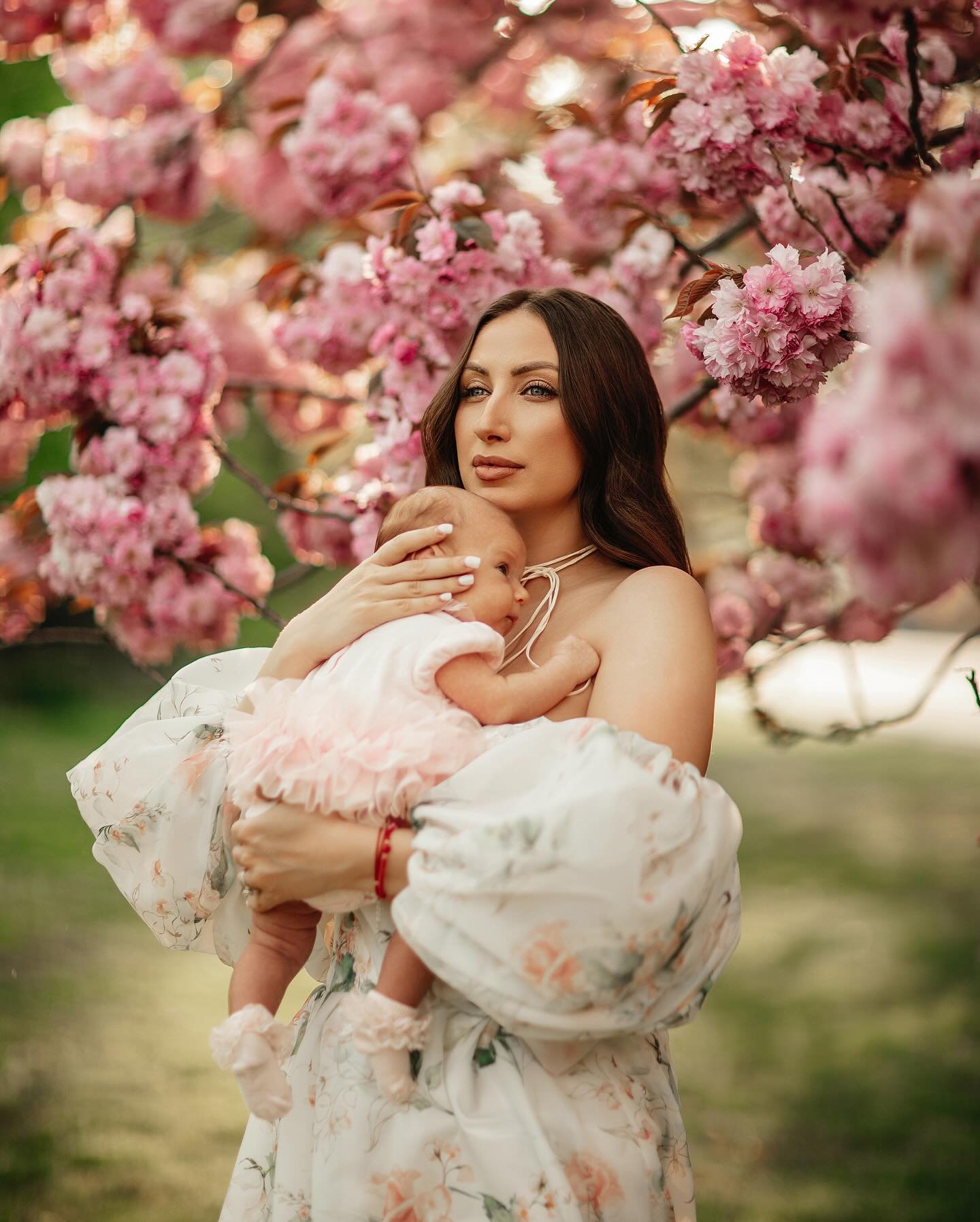 🫶🏻🌷Mother's Day photo shoots are a heartfelt way to celebrate the bond between mothers and their children, capturing moments of love and connection that will be cherished for years to come. 

Through my lens, I aim to immortalize the joy and beaut