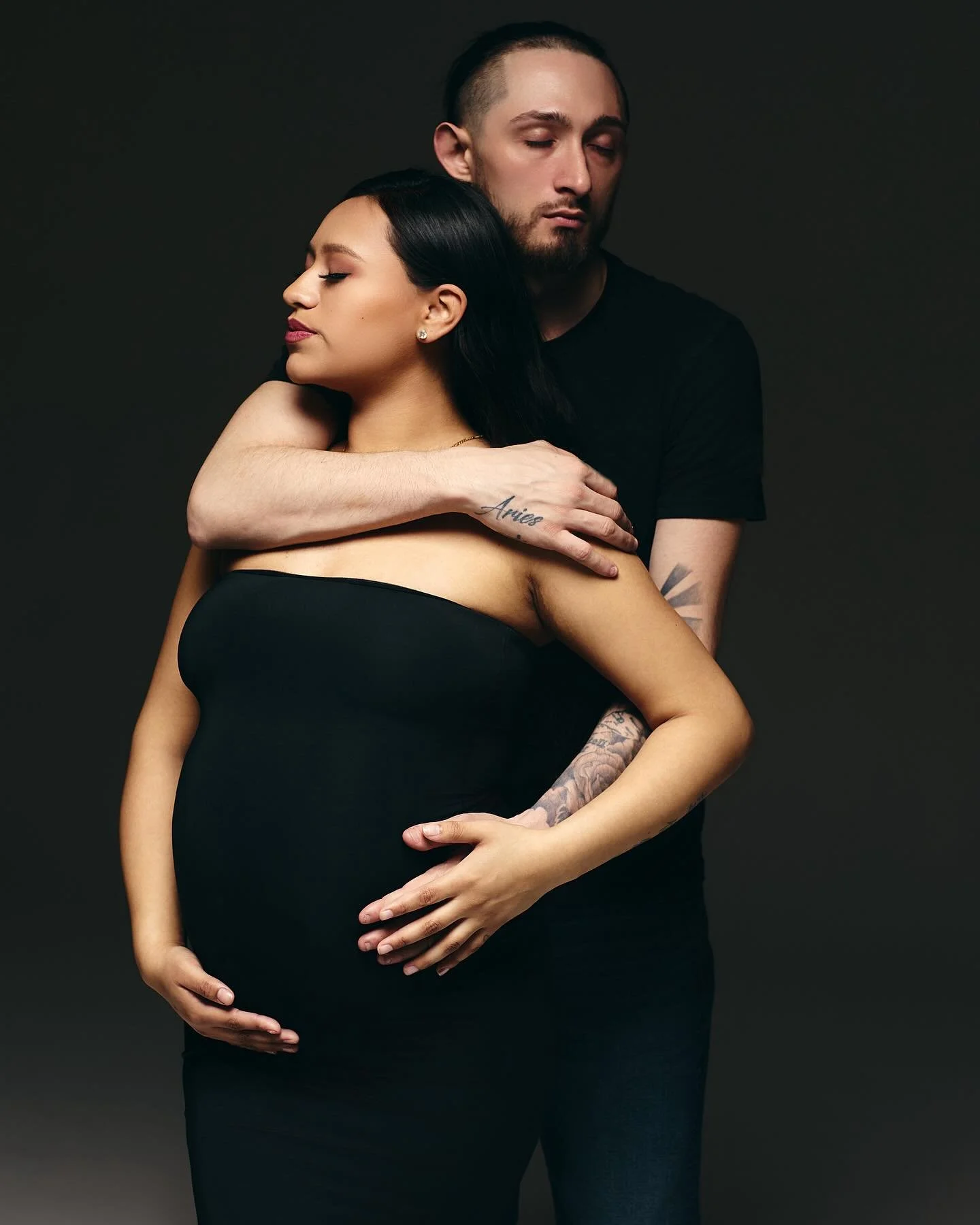 Capturing the excitement and love in every moment🖤

#maternityphotography#momtobe#stamfordmoms#photographer#picoftheday#pregnancydiary#nycmaternityphotographer