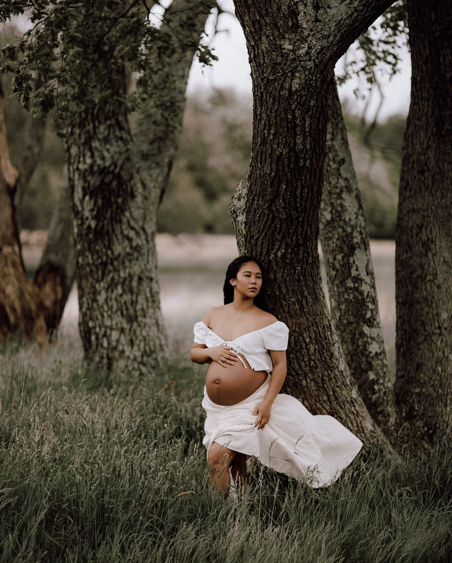 Alison&rsquo;s maternity photoshoot was like a magical dance with the wind, showing the beauty of motherhood and her family in every moment🖤

#ctphotographer#maternityphotography#stamfordmoms#darien#momtobe