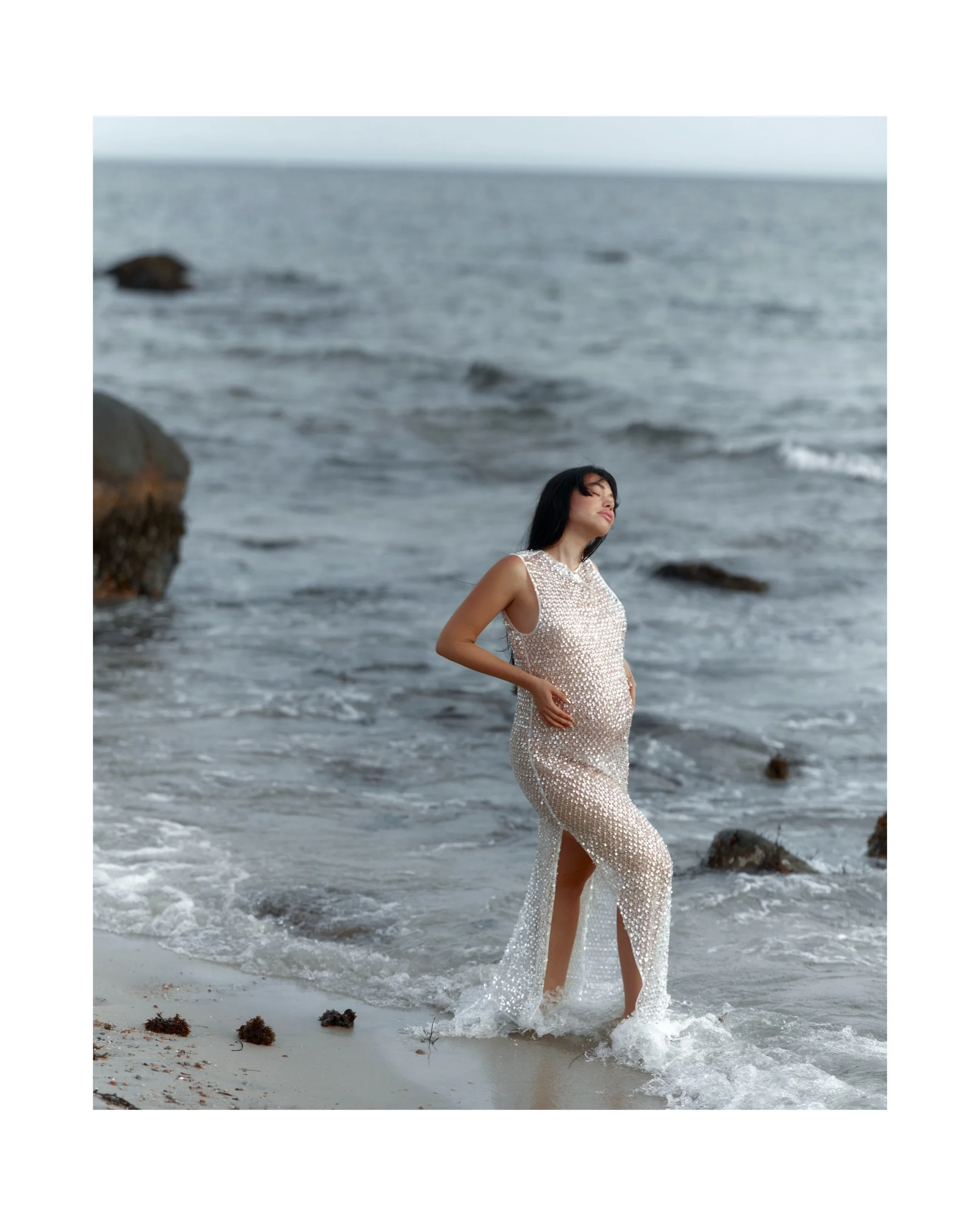 Where feminine energy meets the wildness of the ocean. Soft, powerful, magnetic🌊🤍

Maternity photographer CT NY| pregnancy | mom to be | photographer New England