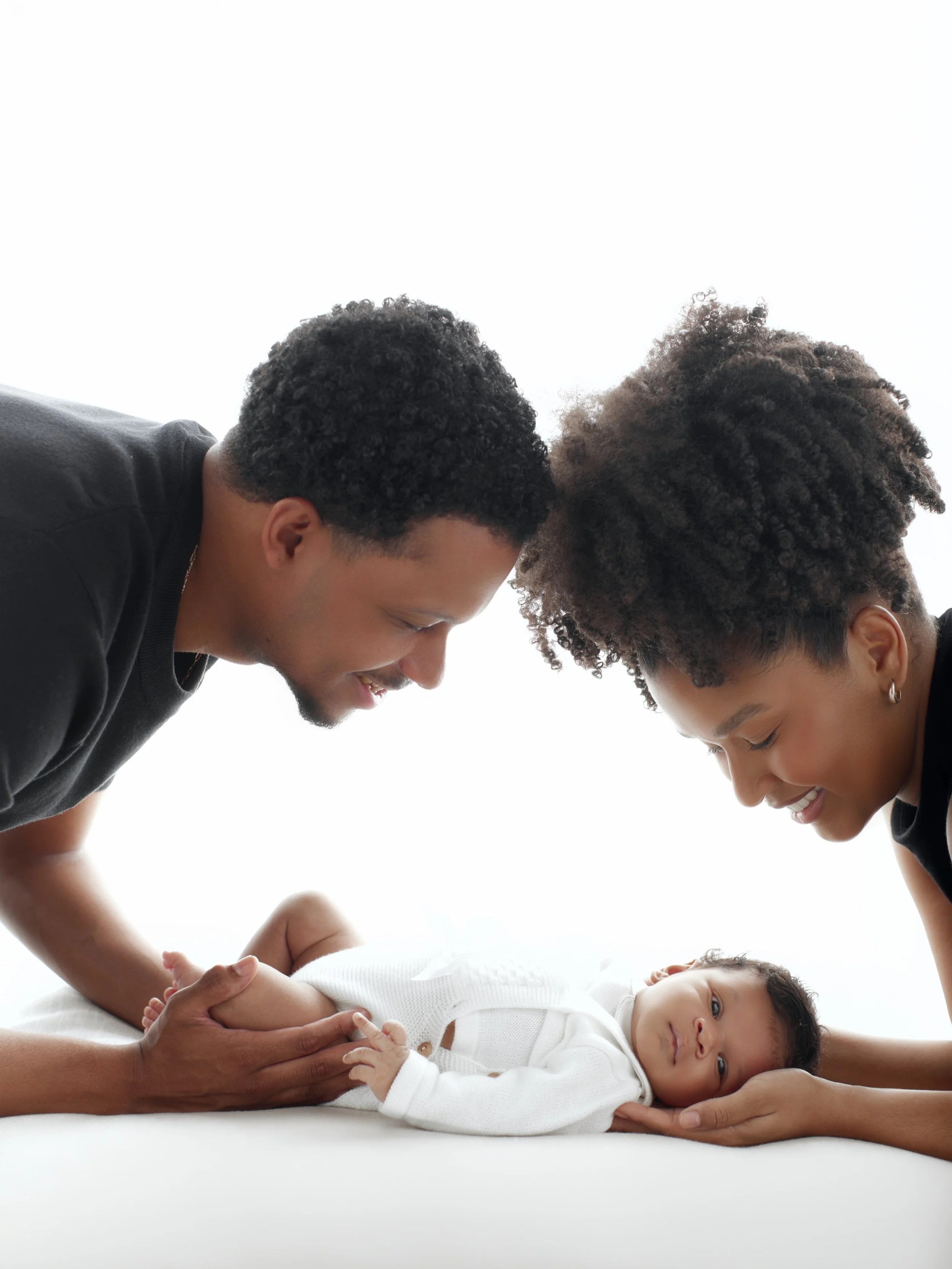 You think you&rsquo;ll remember every detail✨
The way they look at you, the little hands, the expressions.

But time softens the details.
Photos keep them close🤍

Stamford photographer | newborn photography | family photographer NY| maternity photog