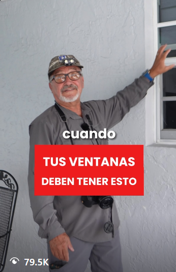 Man wearing glasses and a headlamp, standing outside near a window with a white wall, pointing at the window, with Spanish text overlayed that says 'cuando tus ventanas deben tener esto'.