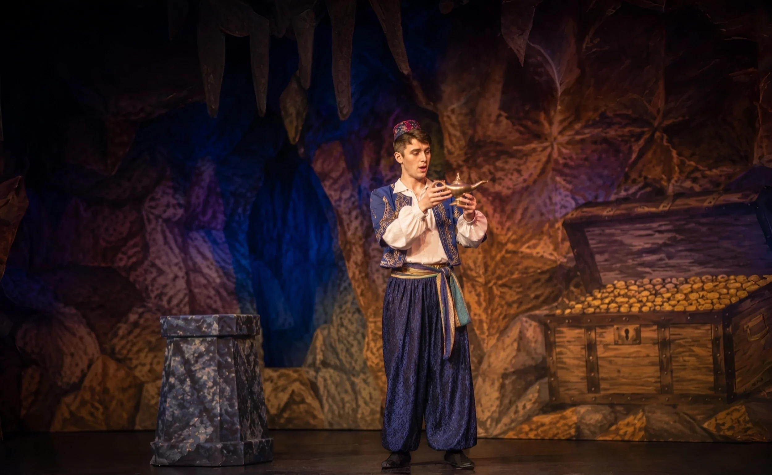 Aladdin discovers the Magic Lamp in the cave in a performance of this Aladdin pantomime script