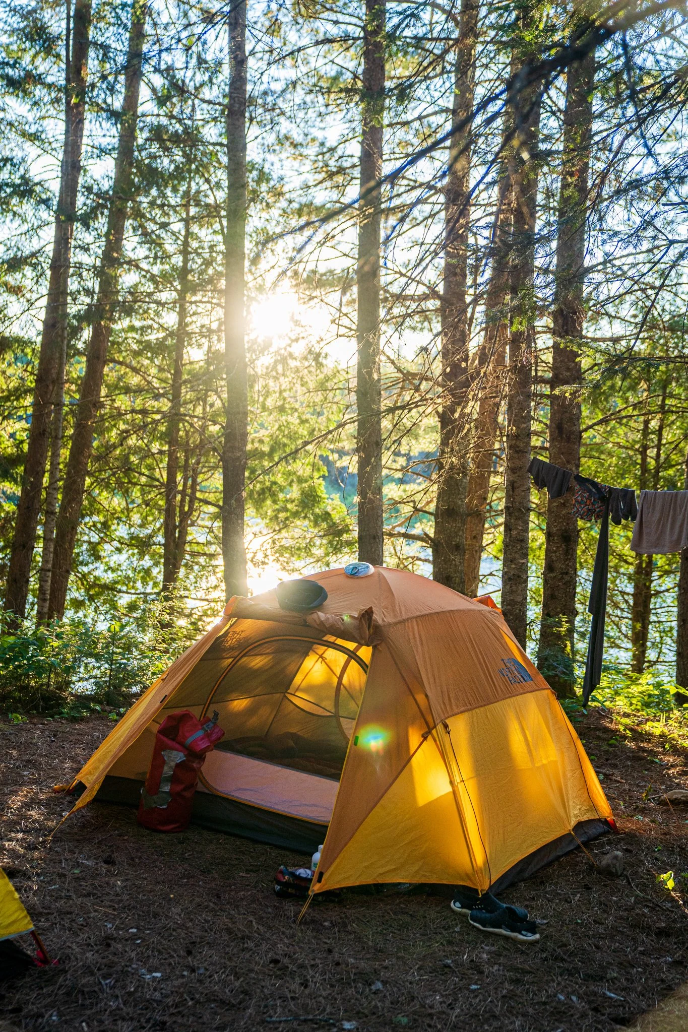 Camping sur les bords de la Dumoine