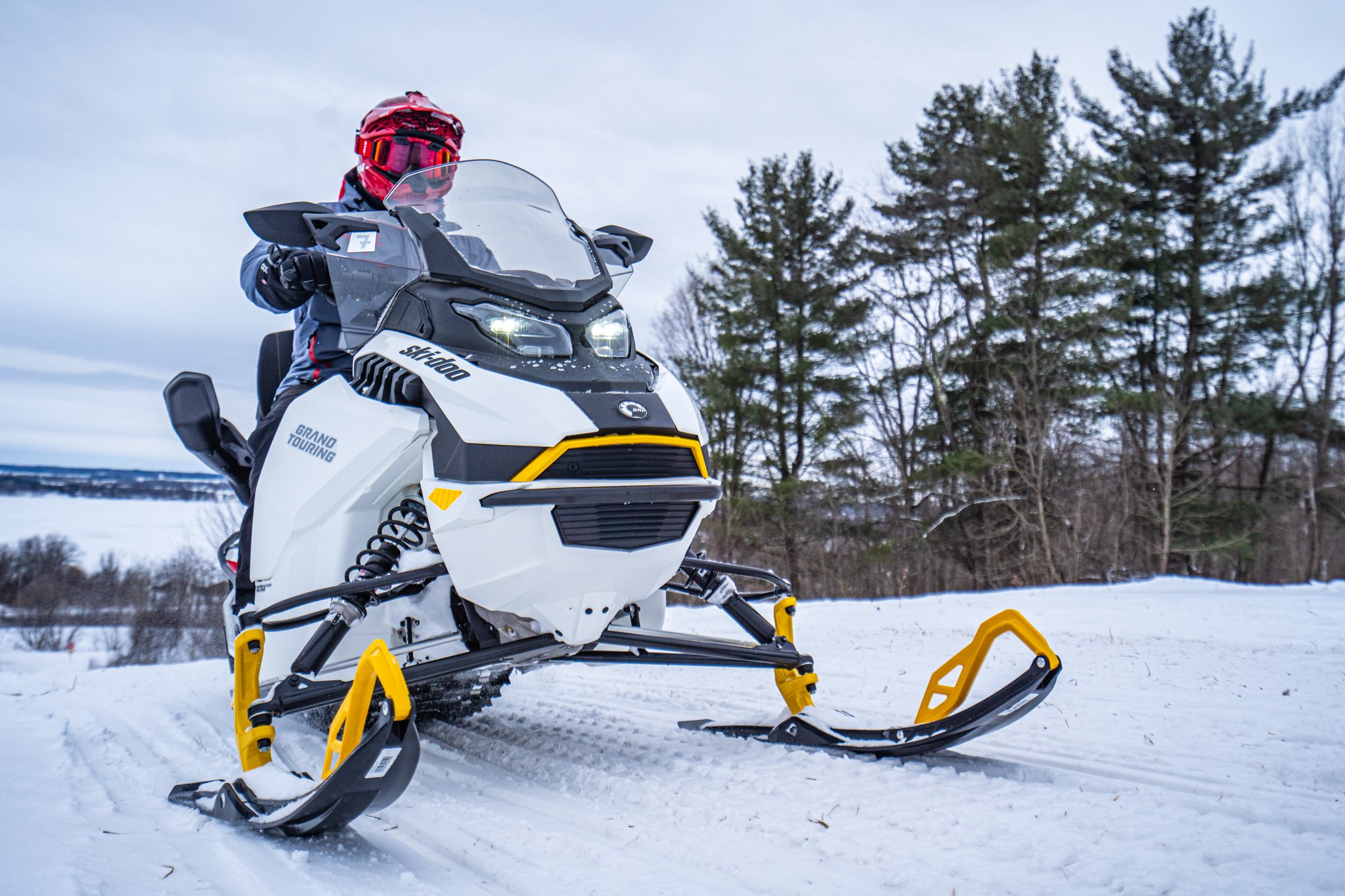 Motoneige électrique Ski-Doo près du Château Montebello