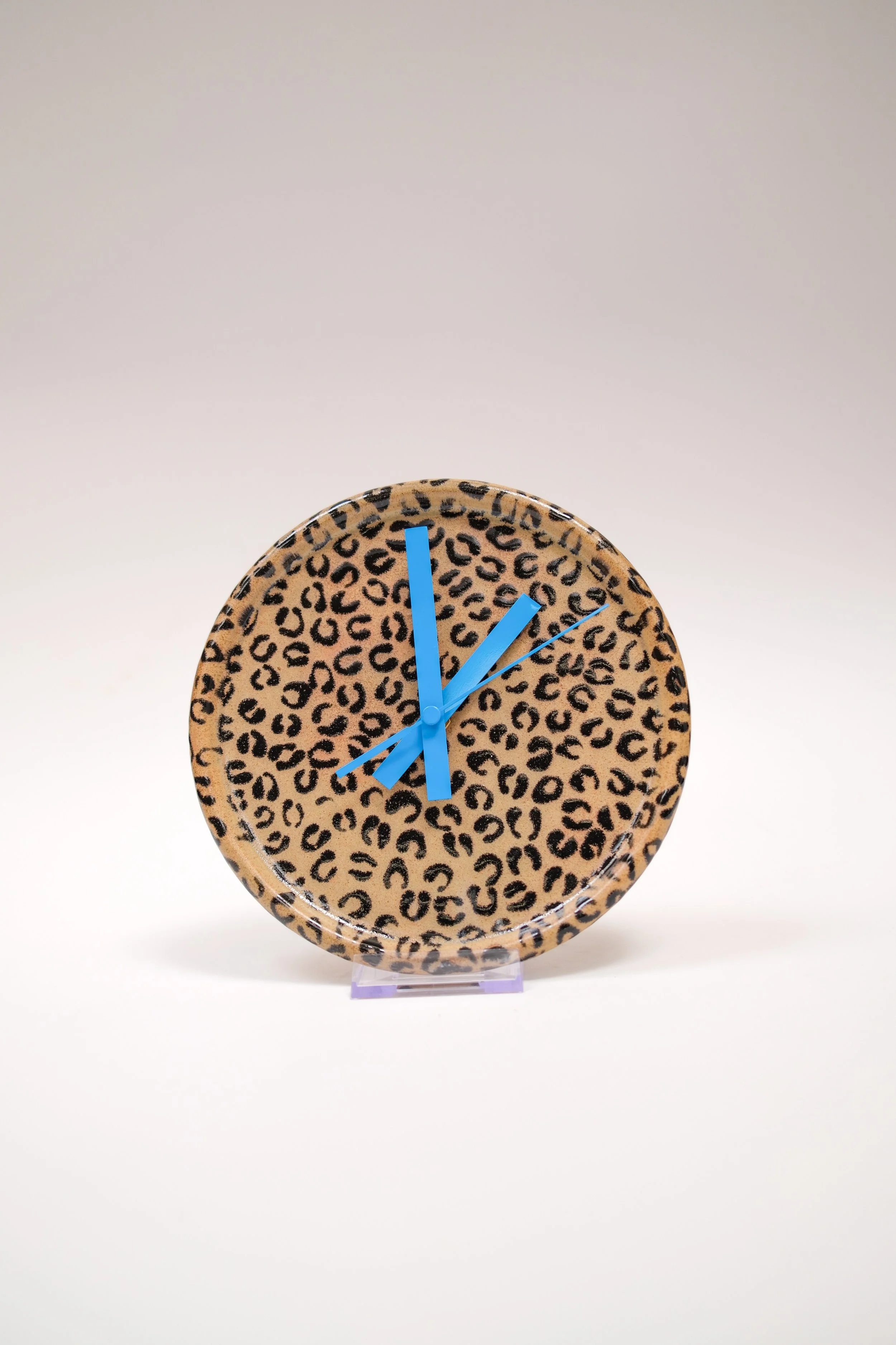 Wanduhr Leoprint blau