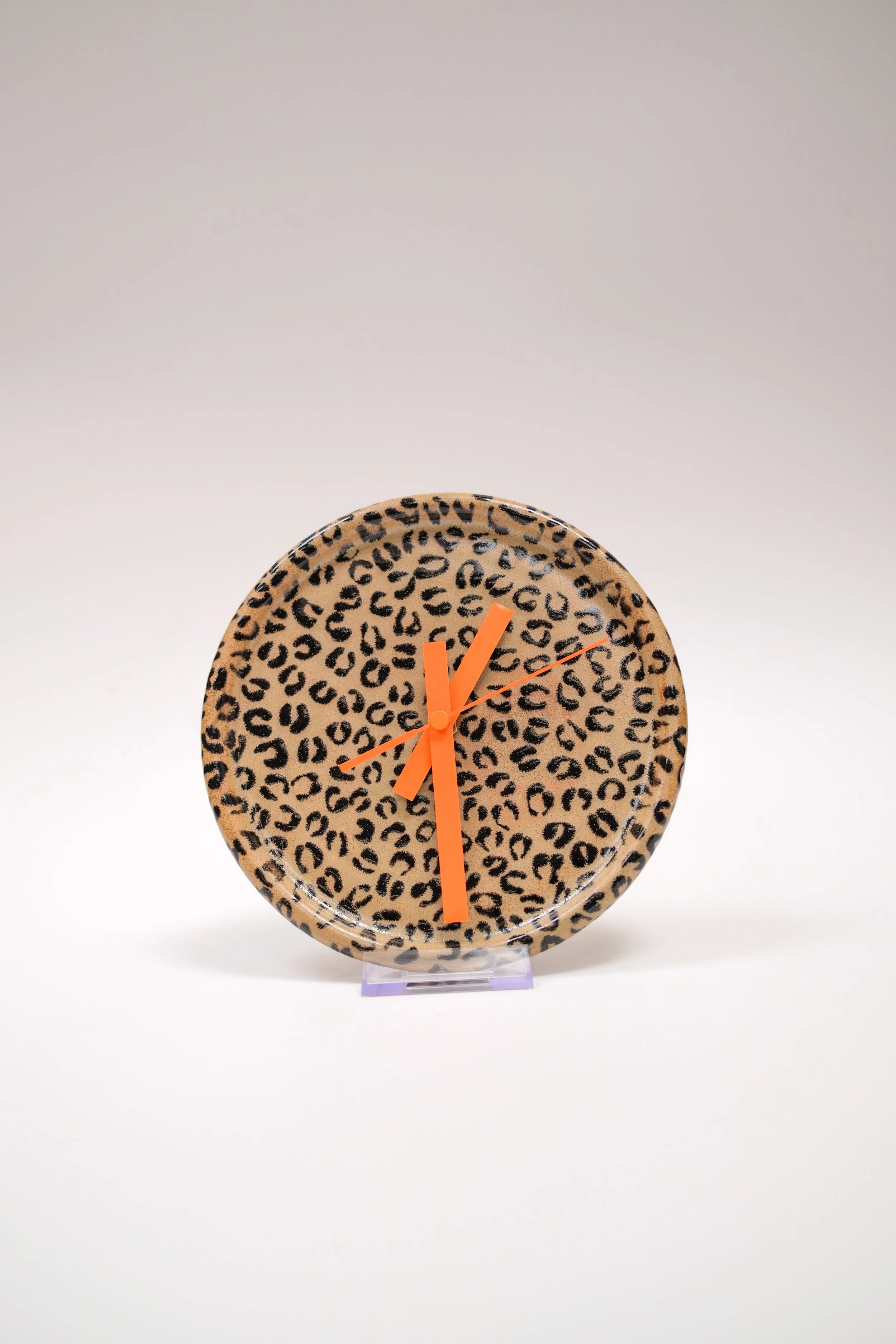 Wanduhr leoprint orange