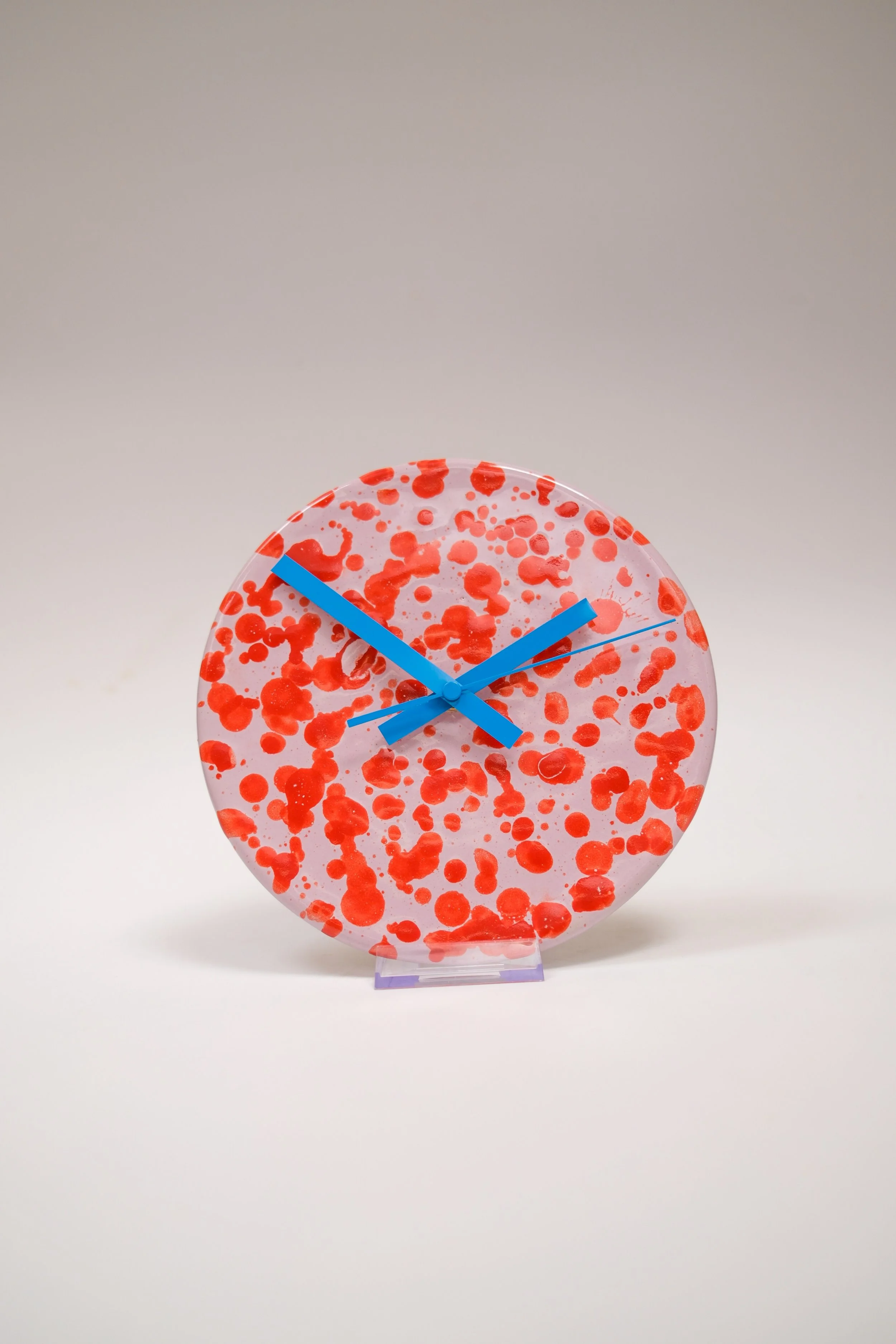 Wanduhr Flieder orange sprenkel blau