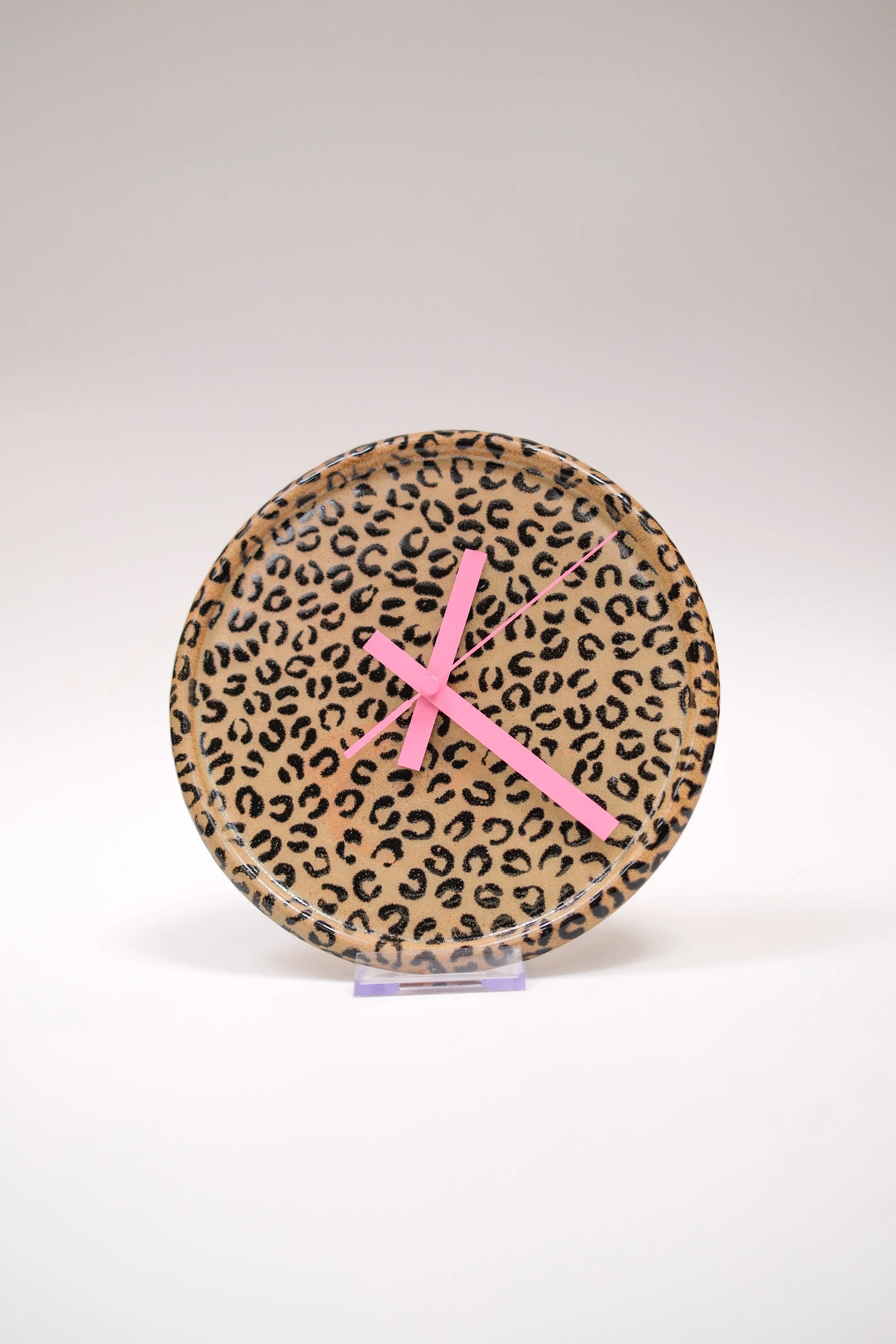 Wanduhr Leoprint pink