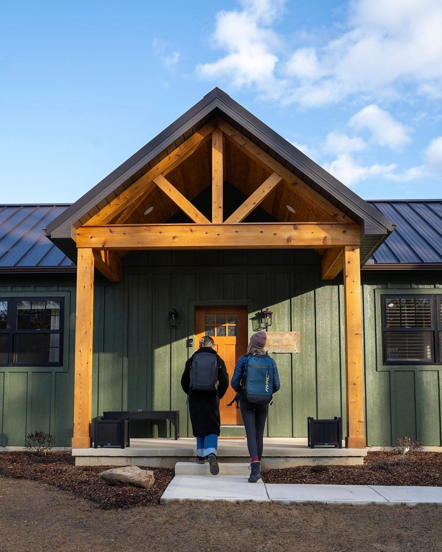 &mdash;&mdash; welcome to hocking hills&rsquo; newest stay! 🌲

Family owned and operated, these curated retreats just launched a few short months ago! They have a large &lsquo;Bear&rsquo;s Den&rsquo; that sleeps 6, and 3 cozy cabins that each sleep 