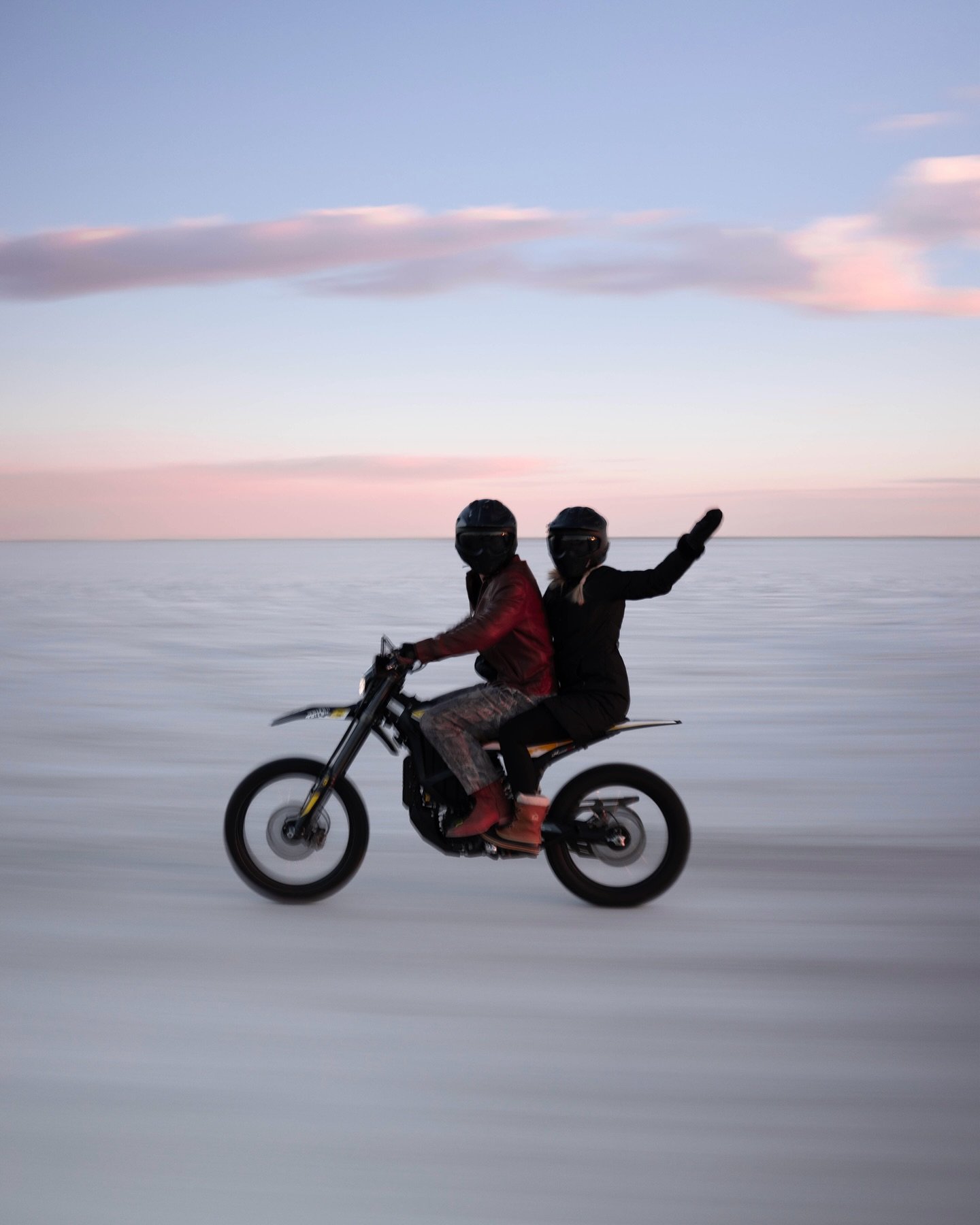 &mdash;&mdash; my adventure buddy 4eva 🤞🤍

📍Bonneville Salt Flats, Utah

#travelcouple #outdoorsygal #utahisrad #utah #saltflats #naturephotography #travelphotos