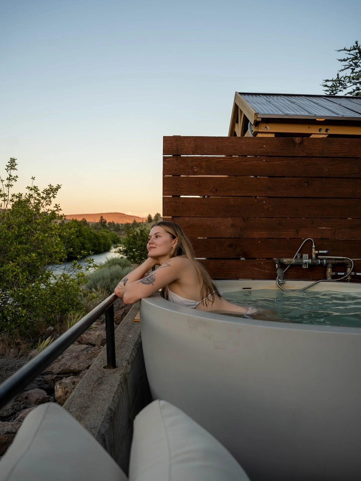 &mdash;&mdash; happy in a hot tub ◡̈

📍@kahneetaresort, Oregon