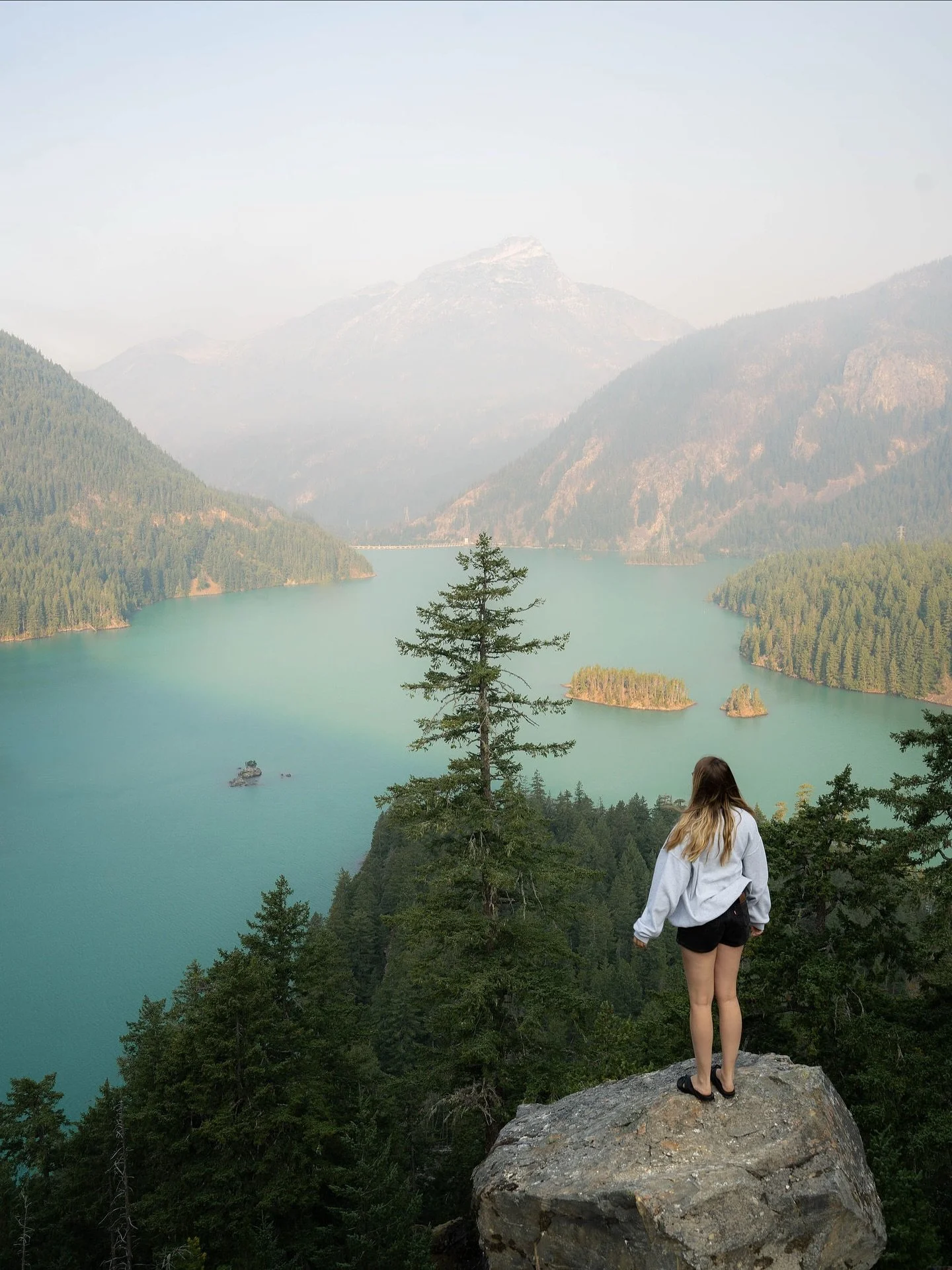 &mdash;&mdash; a smoky morning in north cascades np with @ella_vern_ 🩵