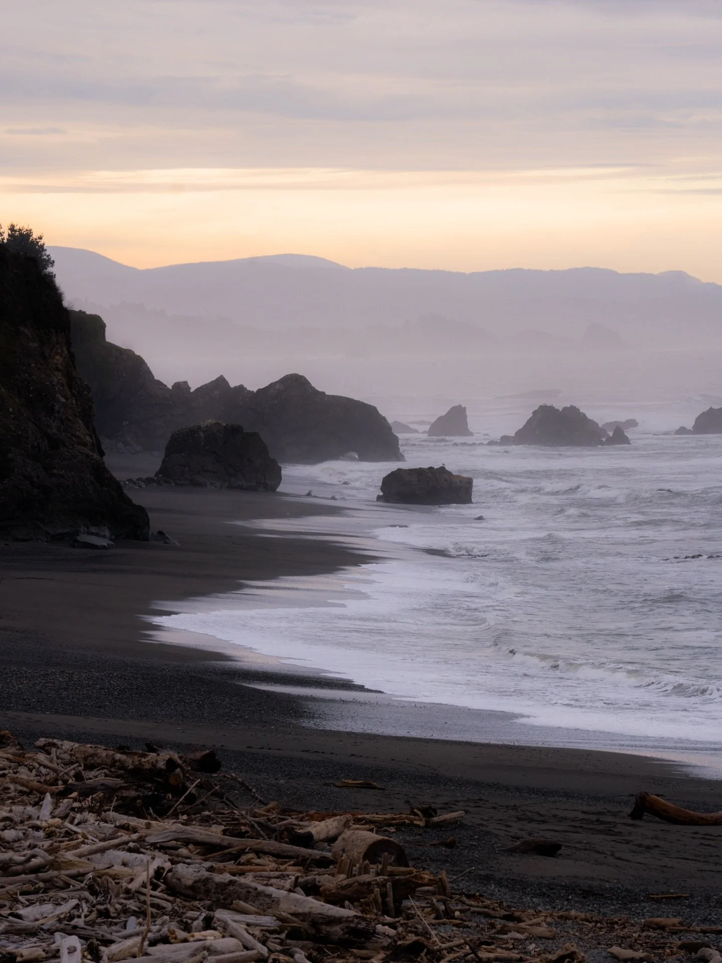 &mdash;&mdash; beachfront in brookings 🌊

📍@beachfrontinnbrookings 

#beachfrontstay #oceanview #travelphotography