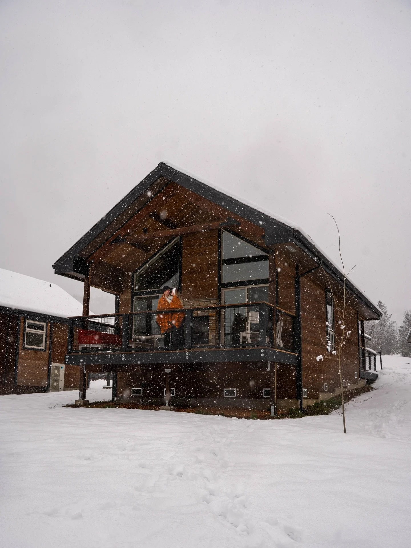 Welcome to our 9th stay of the Great American Road Trip &mdash; @firefallranch! ❄️

Gosh, I don&rsquo;t have enough good things to say about this place! The design of the buildings is upscale and thoughtfully designed to bring Yosemite into the decor