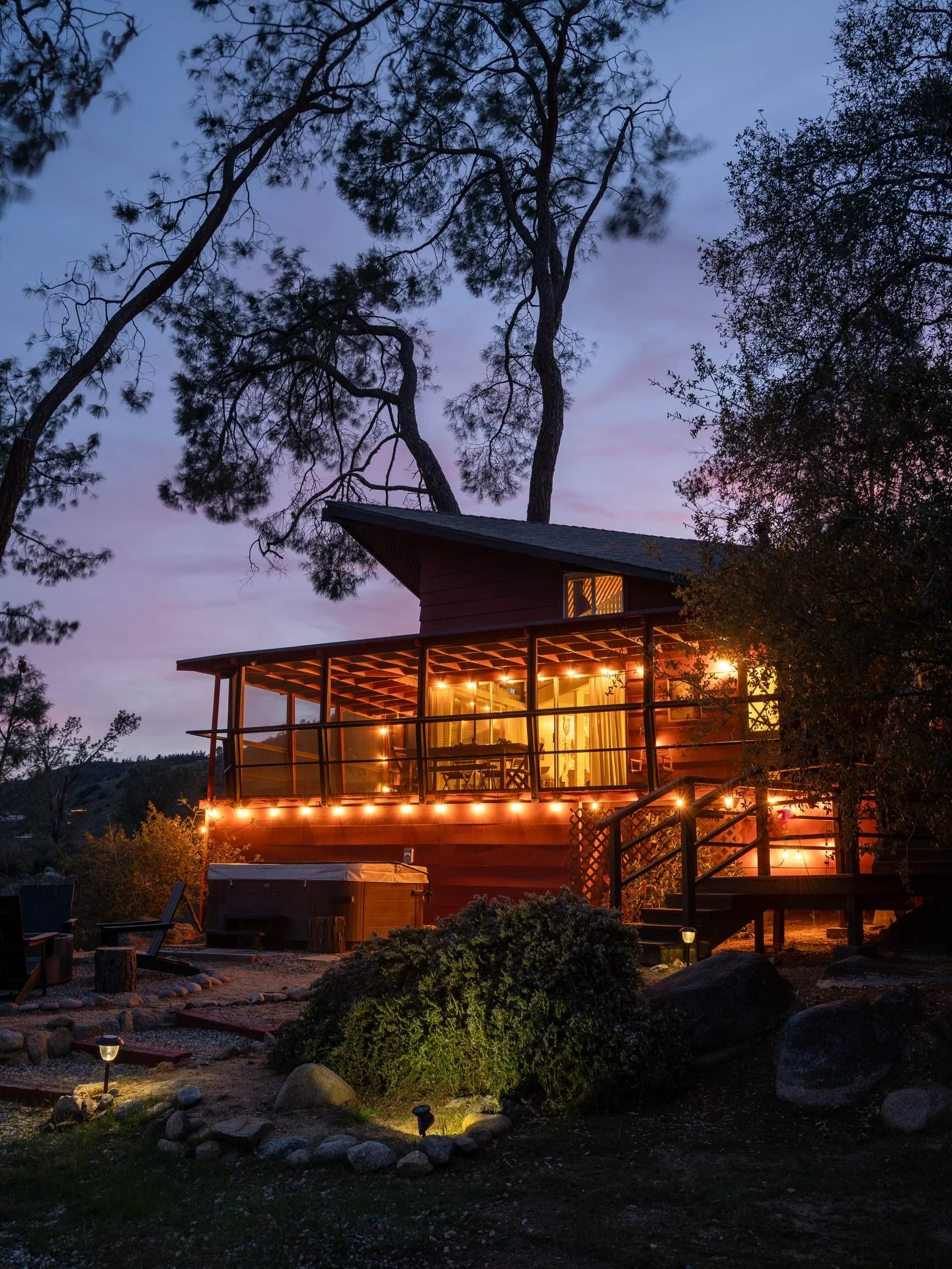 Welcome to our 11th stay of the Great American Road Trip &mdash; @blackbearriviera! 🐻

Built in the 60&rsquo;s, this creekside cabin features vaulted ceilings, a huge screened-in porch (my fav amenity here), and lots of mid-century charm. You can en
