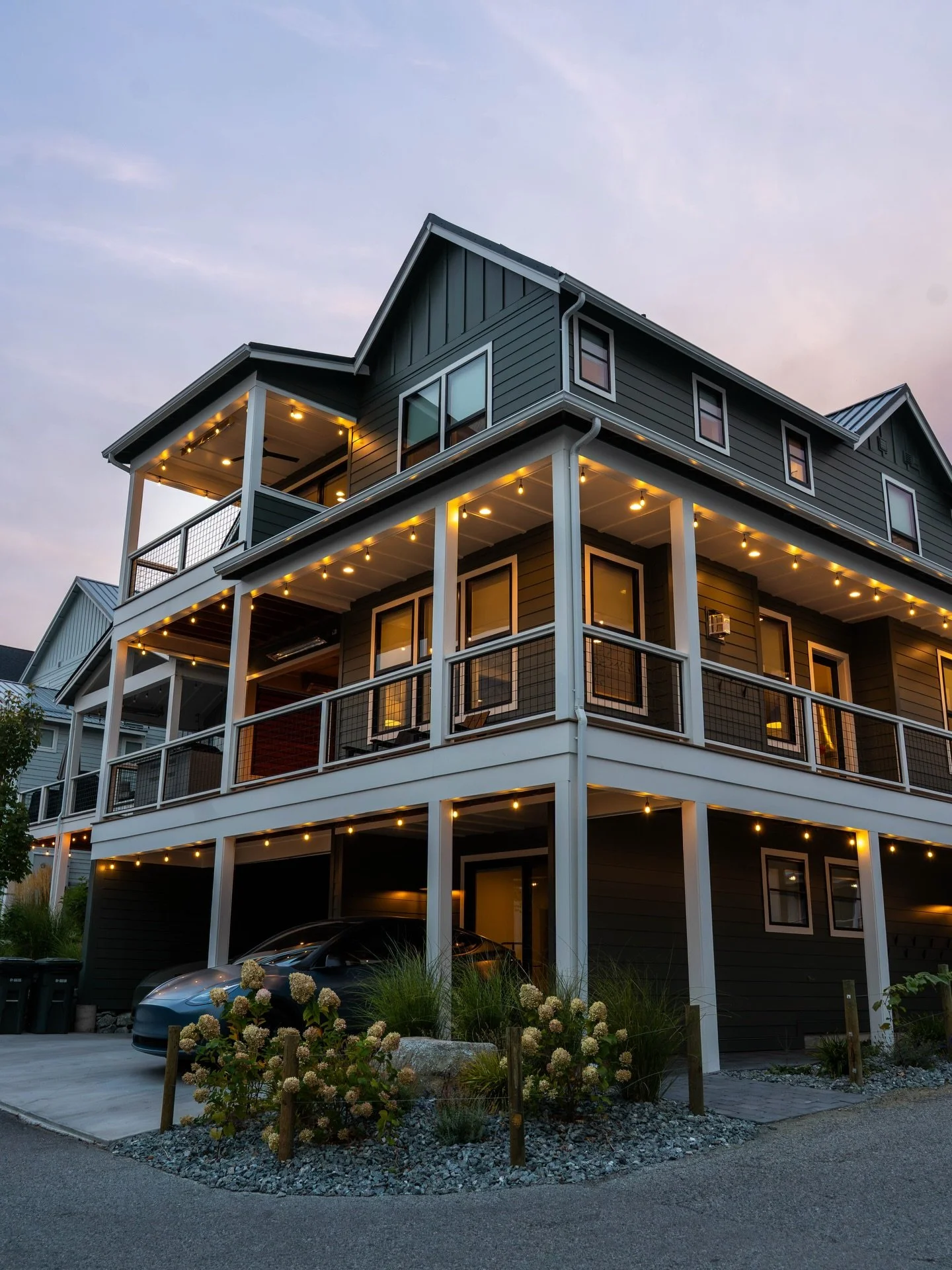 &mdash;&mdash; just wanted to give a quick shoutout to one of my social media management clients!! 

Say hi to @managed.chaos.chelan 🩵

This is amenity central: pickleball courts, pool, hot tub, game room, wraparound porch, a WFH setup, and literall