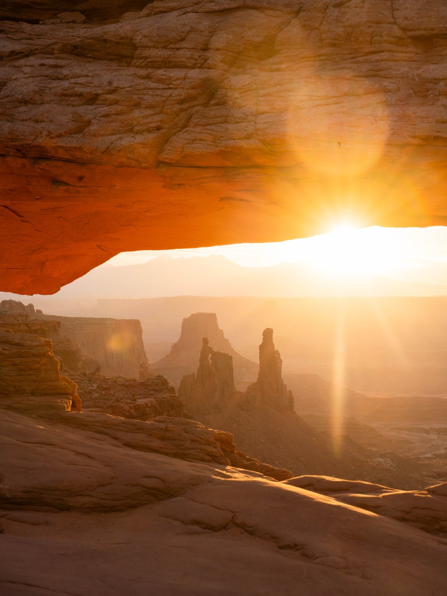 &mdash;&mdash; front row seats to the prettiest sunrise on earth! 🌅

📍Mesa Arch

#canyonlandsnationalpark #americansouthwest #usaroadtrip #travelphotography #desertsunrise