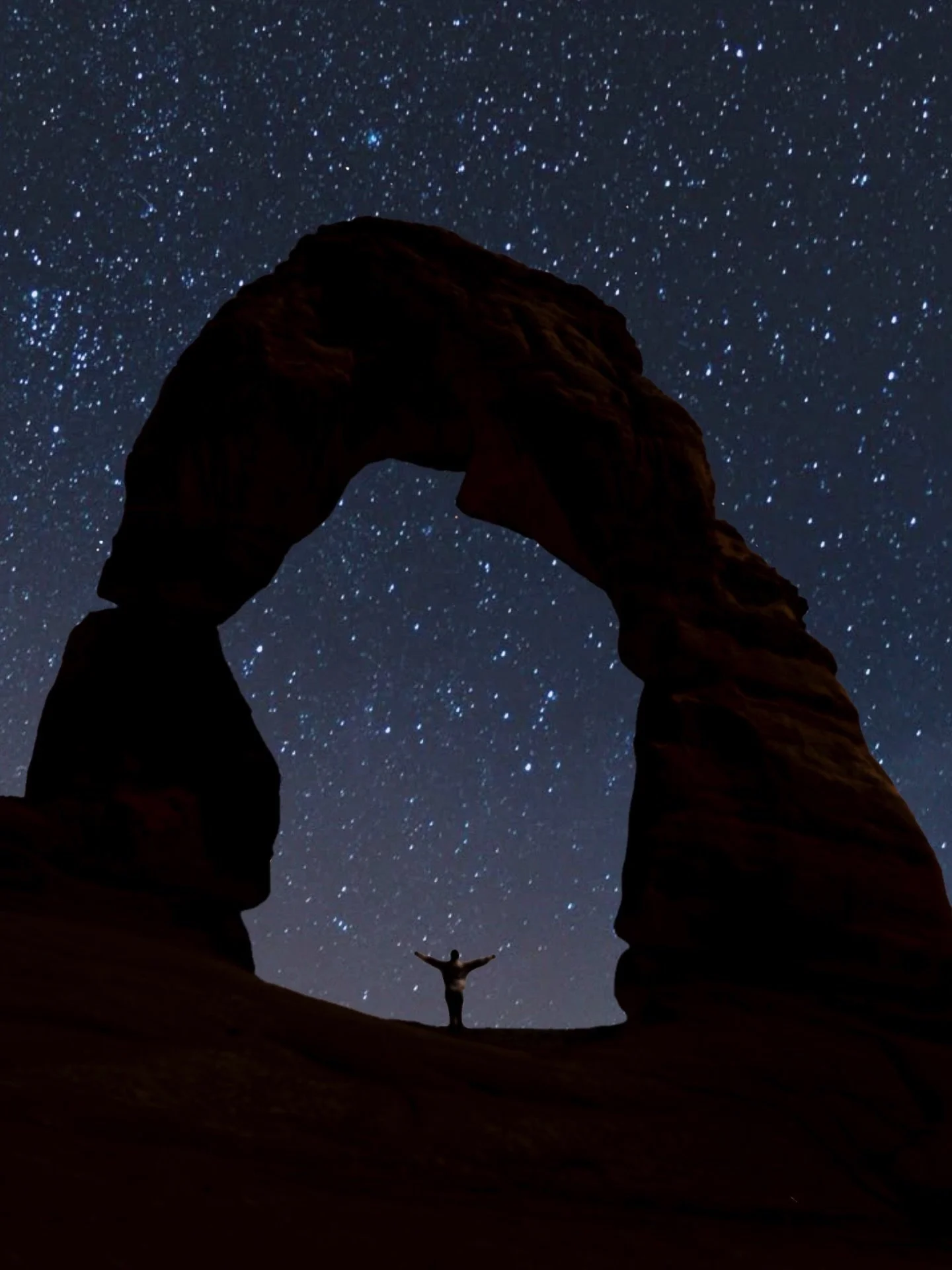 &mdash;&mdash; goodnight from the world&rsquo;s most iconic arch 🌌

I&rsquo;ve never been here at night before and it was amaze. After a few minutes of arriving, we were completely alone and just laid on the rock enjoying the stars and having Delica