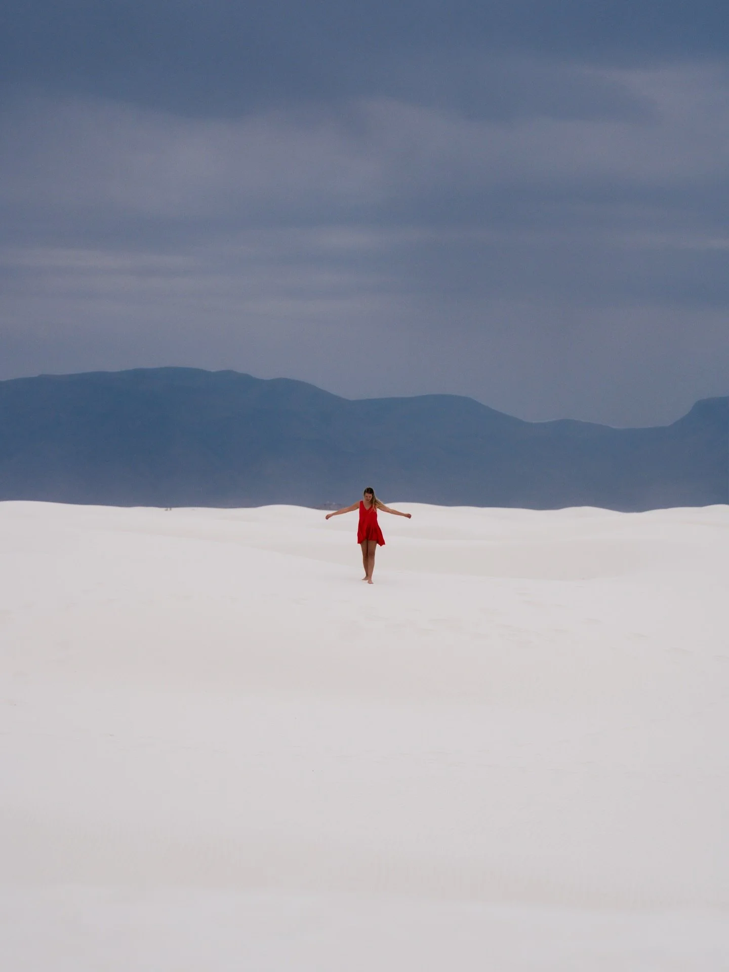 &mdash;&mdash; storm at the sand dunes ⛈️⏳🤍

Sadly we didn&rsquo;t stick around too long since said storm was rolling in and it started to rain pretty quickly, but it did make for some crazy contrast with the white sand. Glad that we&rsquo;ve alread