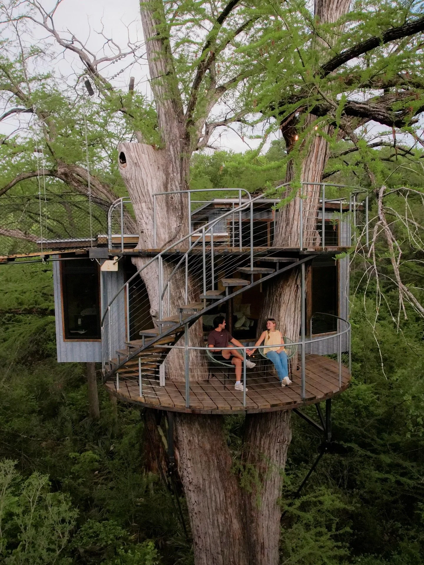 Introducing a dreamy bucketlist stay from our road trip &mdash; @cypressvalleytreehouses! 🌿

Located 30 miles outside of Austin, Texas, ArtisTree has created 4 magical treehouses among ancient cypress trees. We stayed in Yoki and loved every minute!