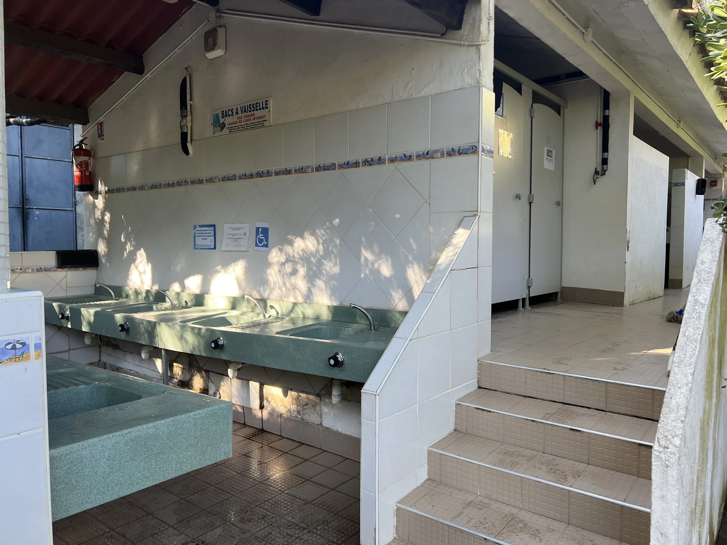 Les Amandiers Collioure Camping Toilets Bathroom.JPG