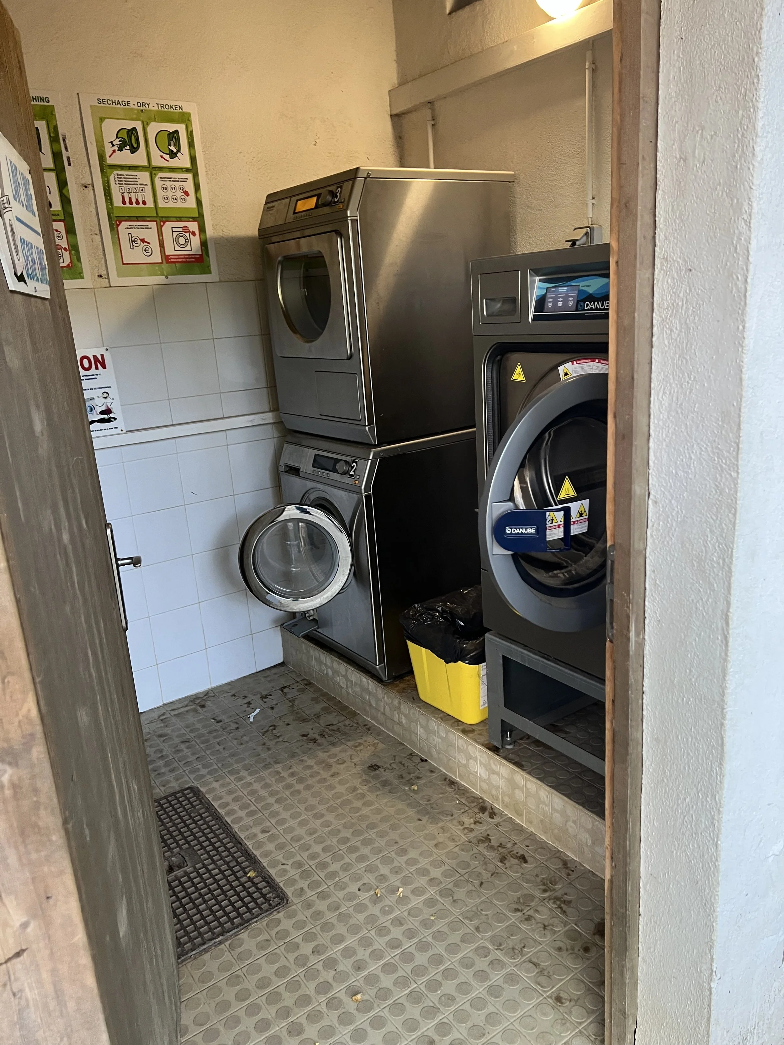 Les Amandiers Collioure Camping  Laundry.JPG