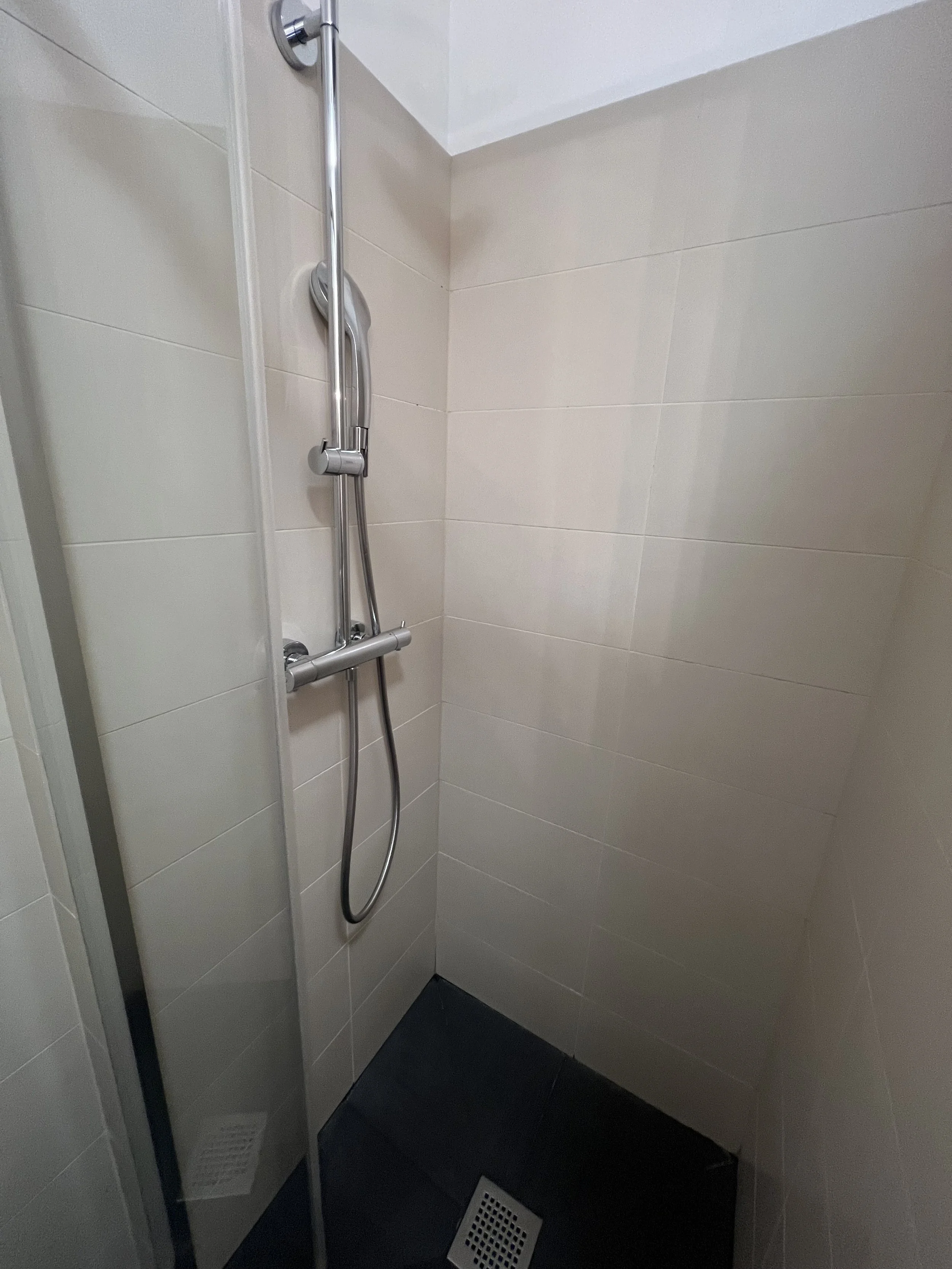 Princes de Catalogne Hotel Collioure Bathroom 1.JPG
