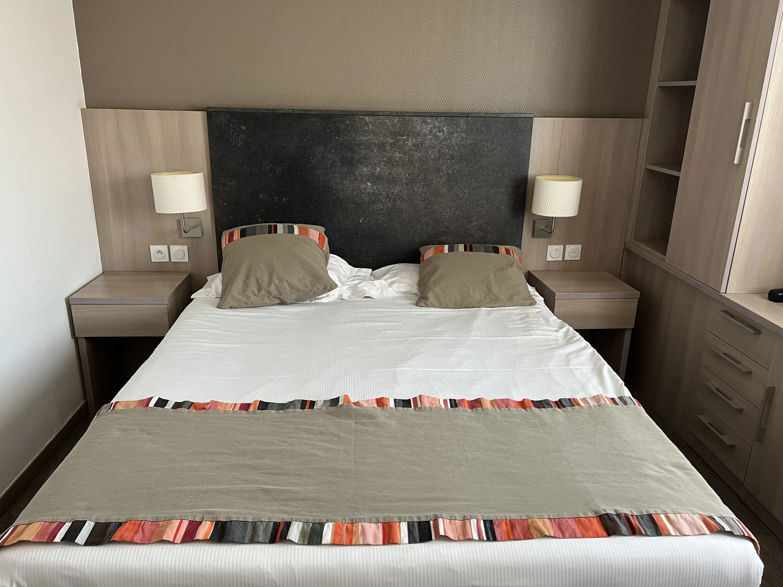 Princes de Catalogne Hotel Collioure Bedroom.JPG