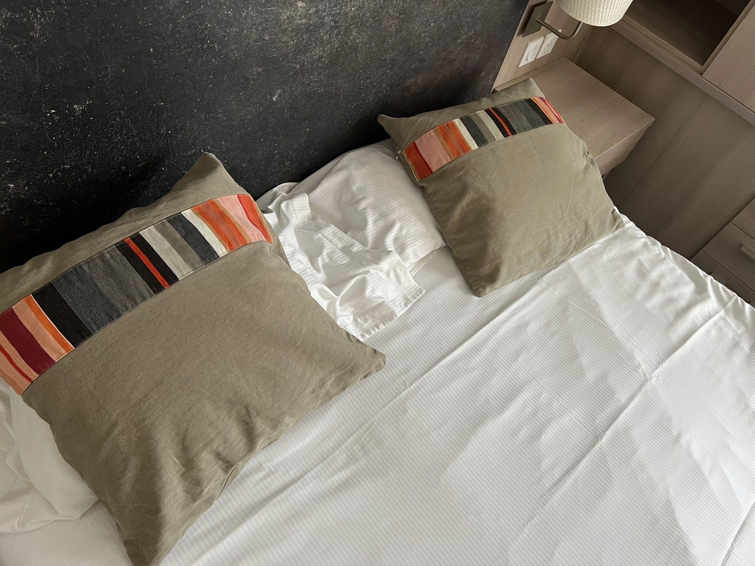 Princes de Catalogne Hotel Collioure Pillows 1.JPG