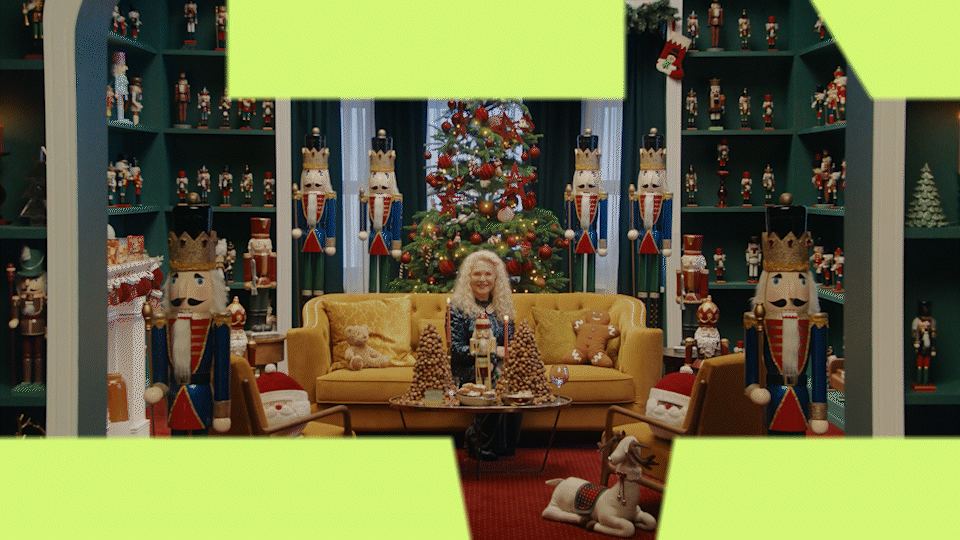 WKU_HSUK042_020__Nutcrackers_20s_LogoEndOnly_UK_main.gif