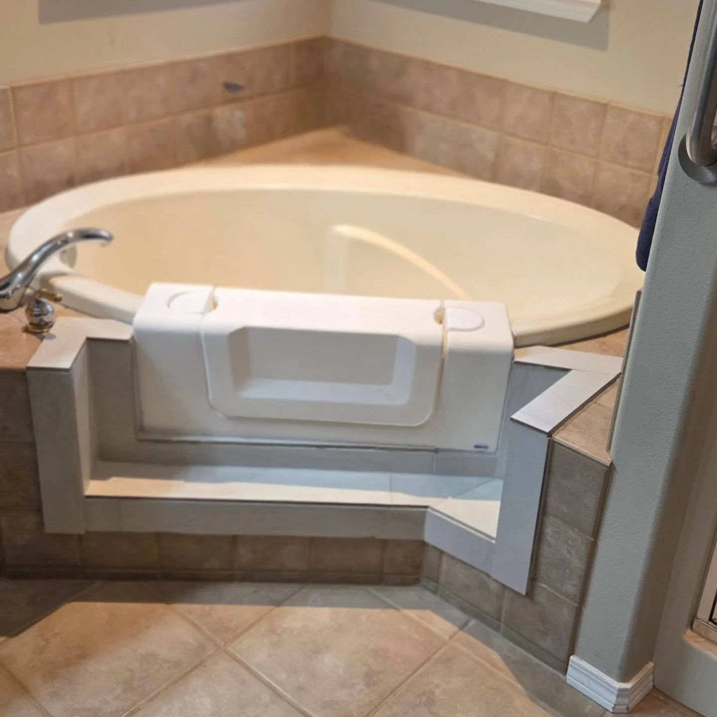 Making Homes More Accessible &ndash; One Project at a Time!

At Absol LLC, we just wrapped up another project focused on accessibility and independence! Our latest job involved modifying a standard bathtub by installing an ADA-compliant tub door kit,