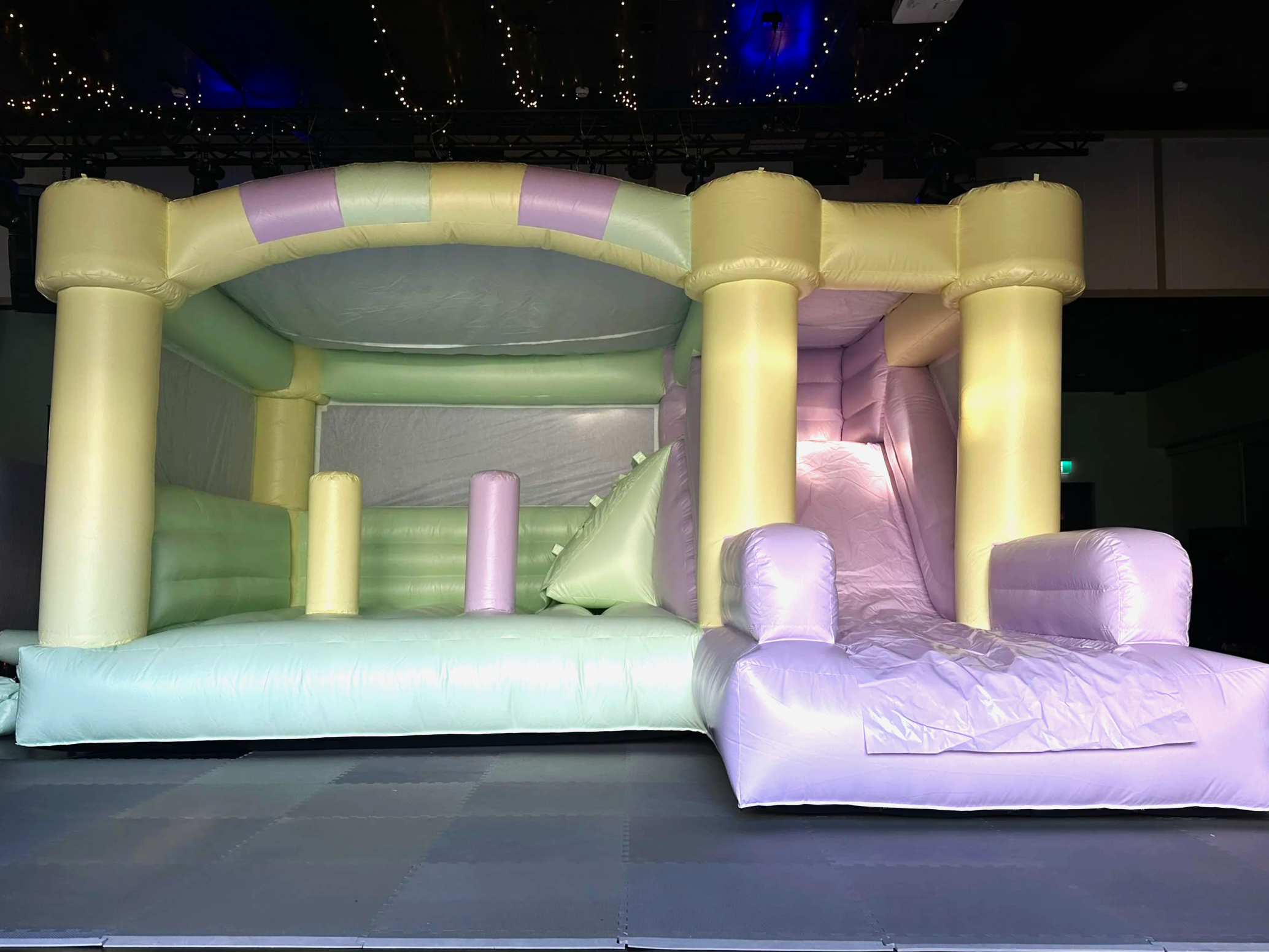 MirandaHotelJumpingCastle