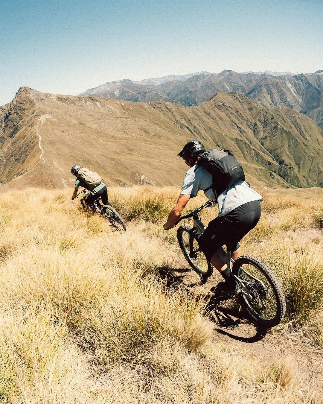 The first few days back in Aotearoa did not disappoint. Peak Vert lived up to its name @conor_macfarlane @casey__brown__. 

Thank you @helibikenz_all_mountain_qtn for the adventure. 

Captured by @jayfrench