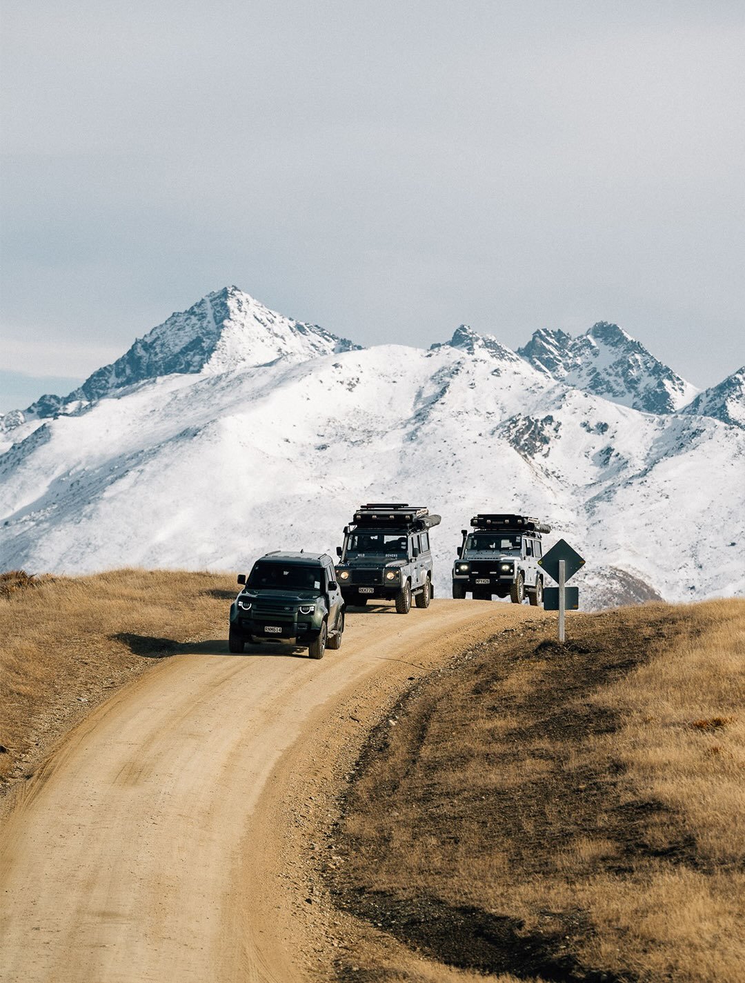 Middle of the mountains with new and old friends today, adventuring through Central Otago, Aotearoa New Zealand. 

We linked up with @thewildroversnz, hit the bakery in Cromwell for supplies, and ventured out into the landscape. 

Andie from Wild Rov