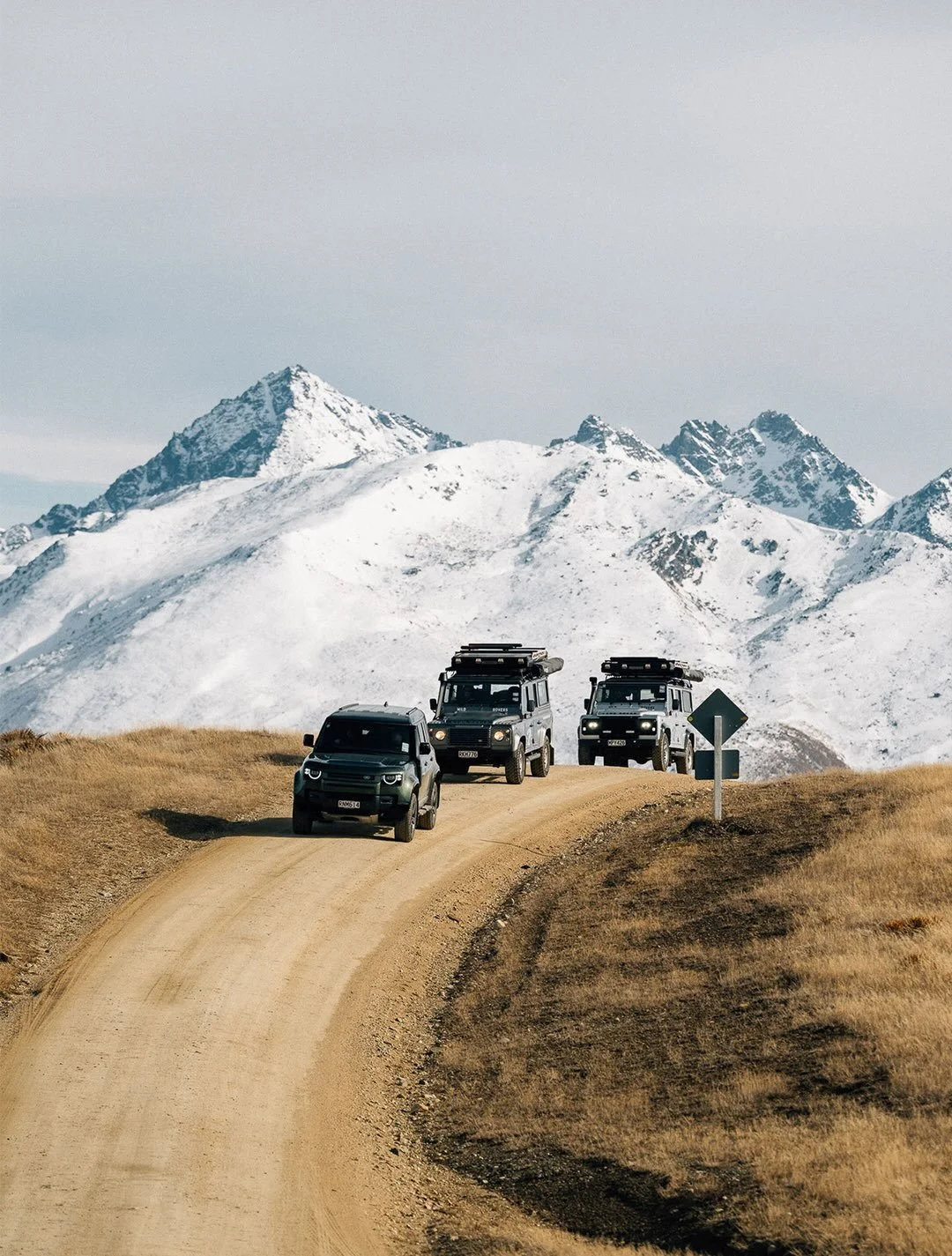 Middle of the mountains with new and old friends today, adventuring through Central Otago, Aotearoa New Zealand. 

We linked up with @thewildroversnz, hit the bakery in Cromwell for supplies, and ventured out into the landscape. 

Andie from Wild Rov