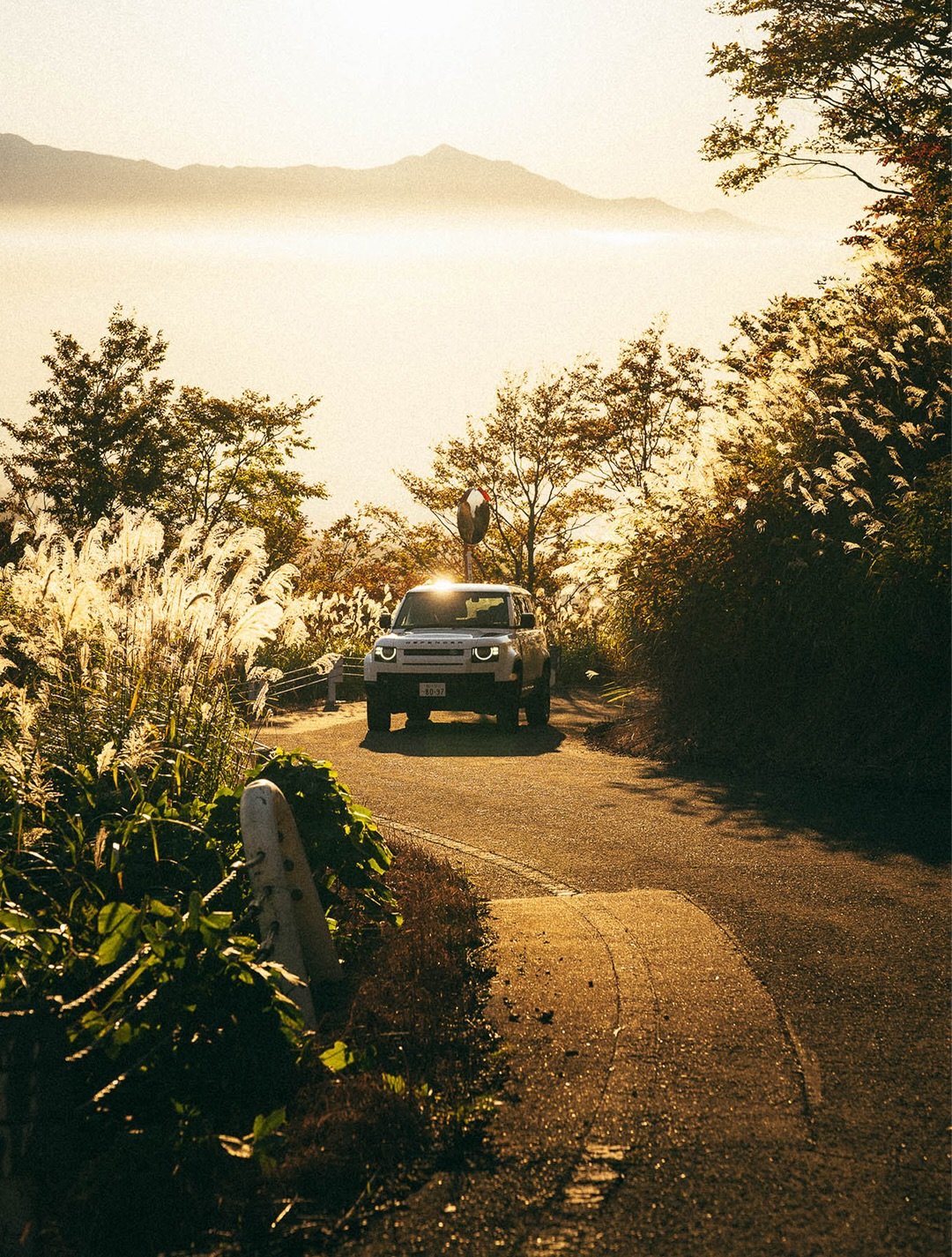 Sunset mission with @defender driving around Togari, Japan. 

We have been blown away by the roads here with the incredible condition they are in. If you get a chance to visit the area, make sure to go deeper and explore. 

Togari is only a 3.5hr dri