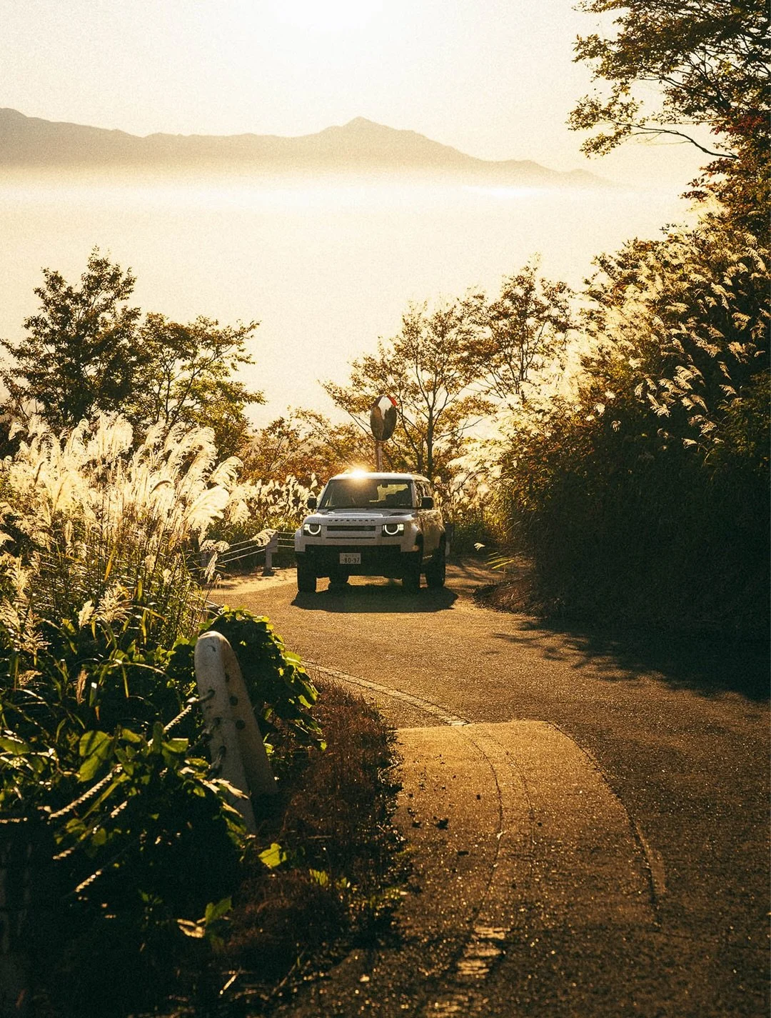 Sunset mission with @defender driving around Togari, Japan. 

We have been blown away by the roads here with the incredible condition they are in. If you get a chance to visit the area, make sure to go deeper and explore. 

Togari is only a 3.5hr dri