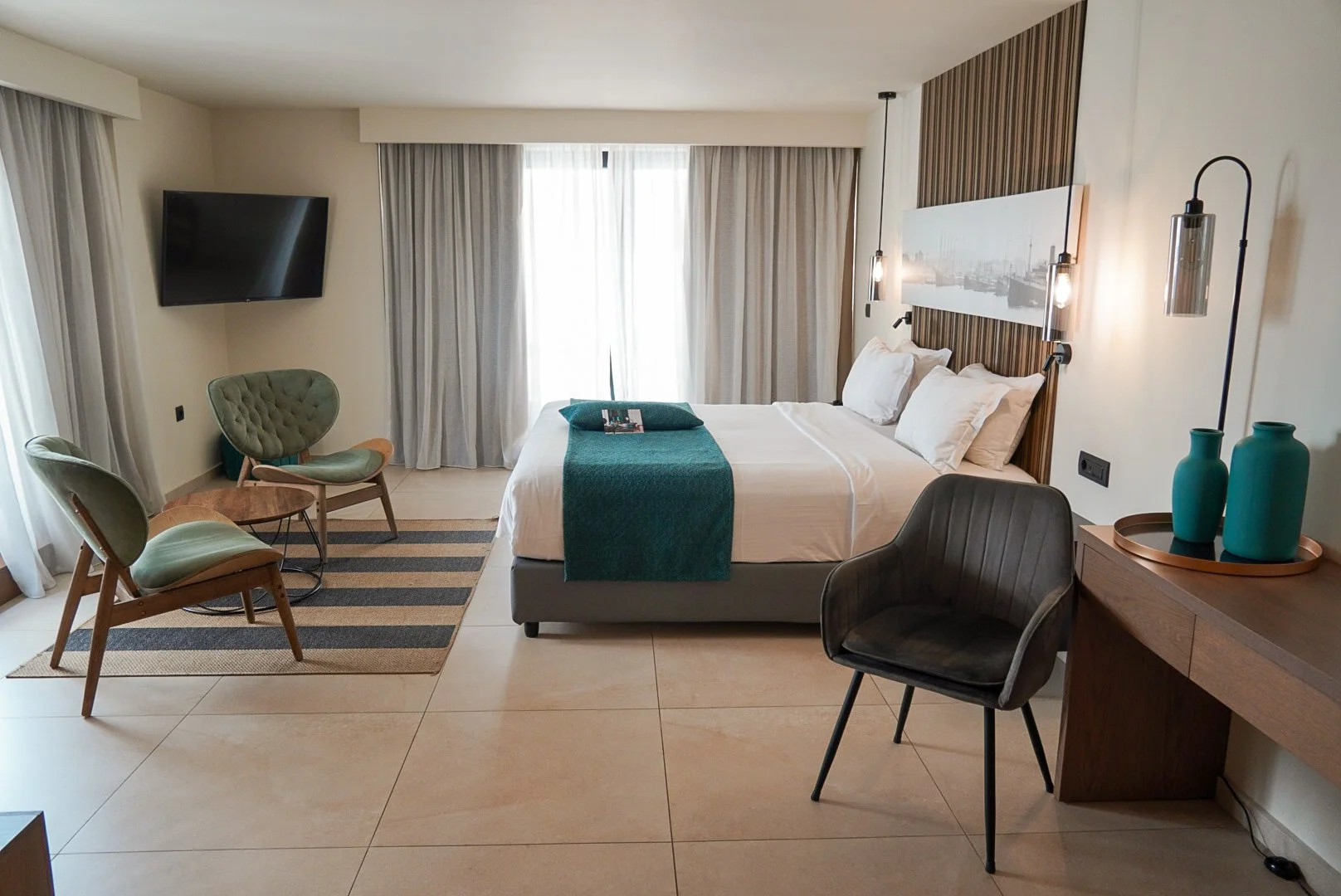 Athenarum Portus: Piraeus' Contemporary Haven of Style and Comfort