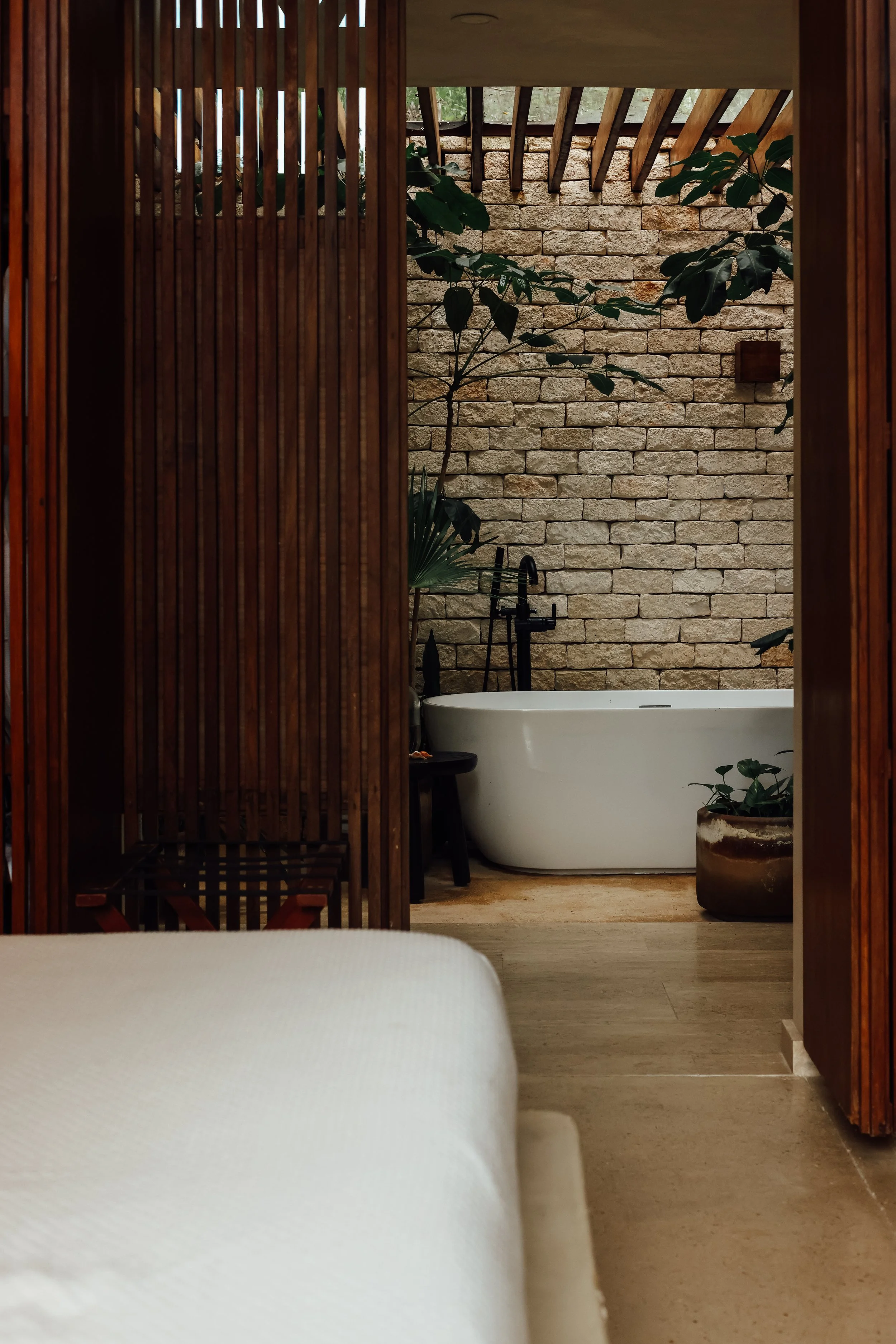 JungleVilla_DeborahKombe_Bathroom.jpg